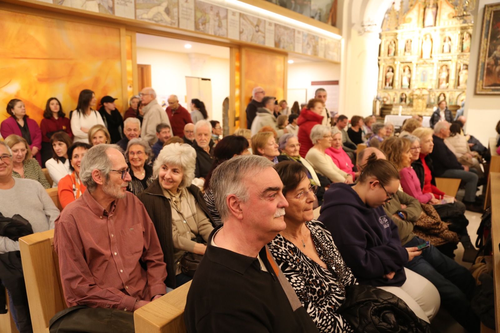 L'església s'ha omplert de gom a gom.