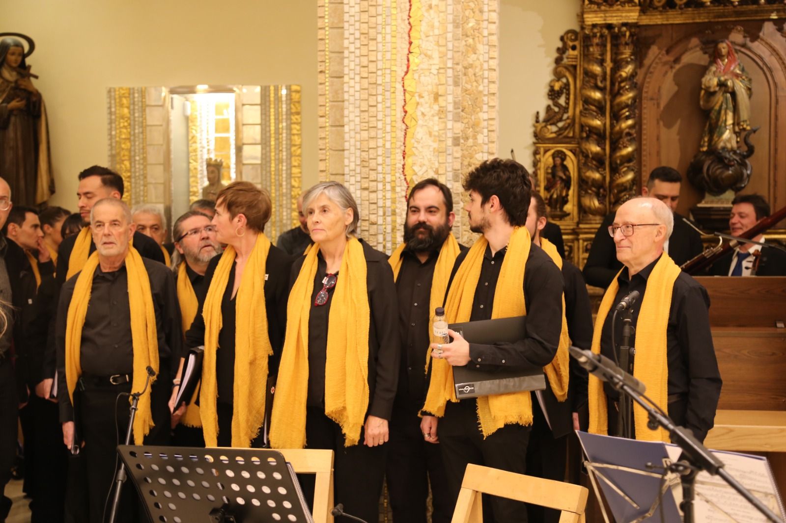 Membres de la coral que ha intervingut en el concert.