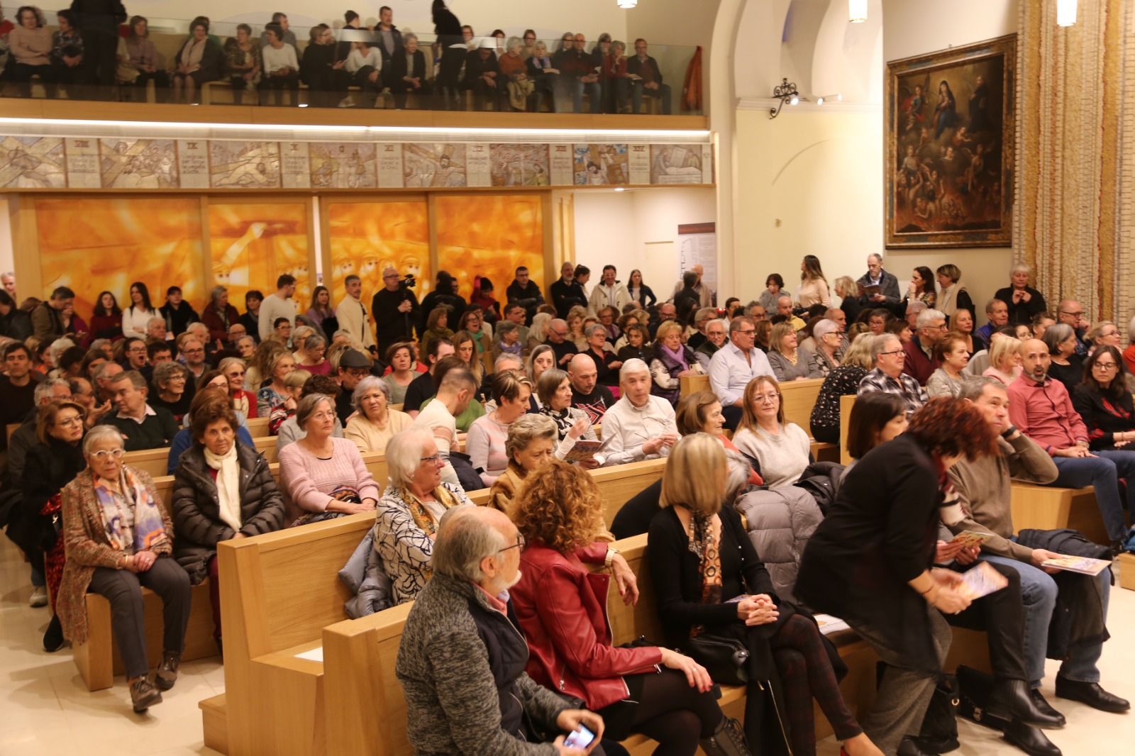 L'església ha quedat petita per acollir tots els assistents.