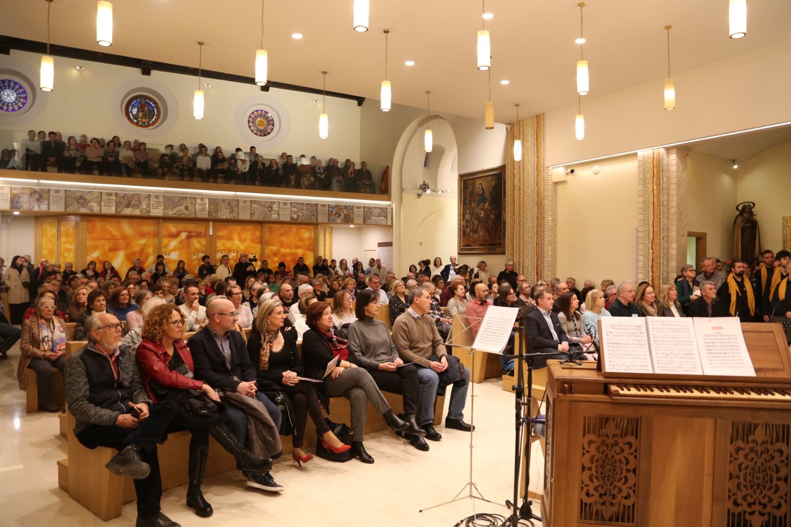L'església ha quedat petita per acollir tots els assistents.