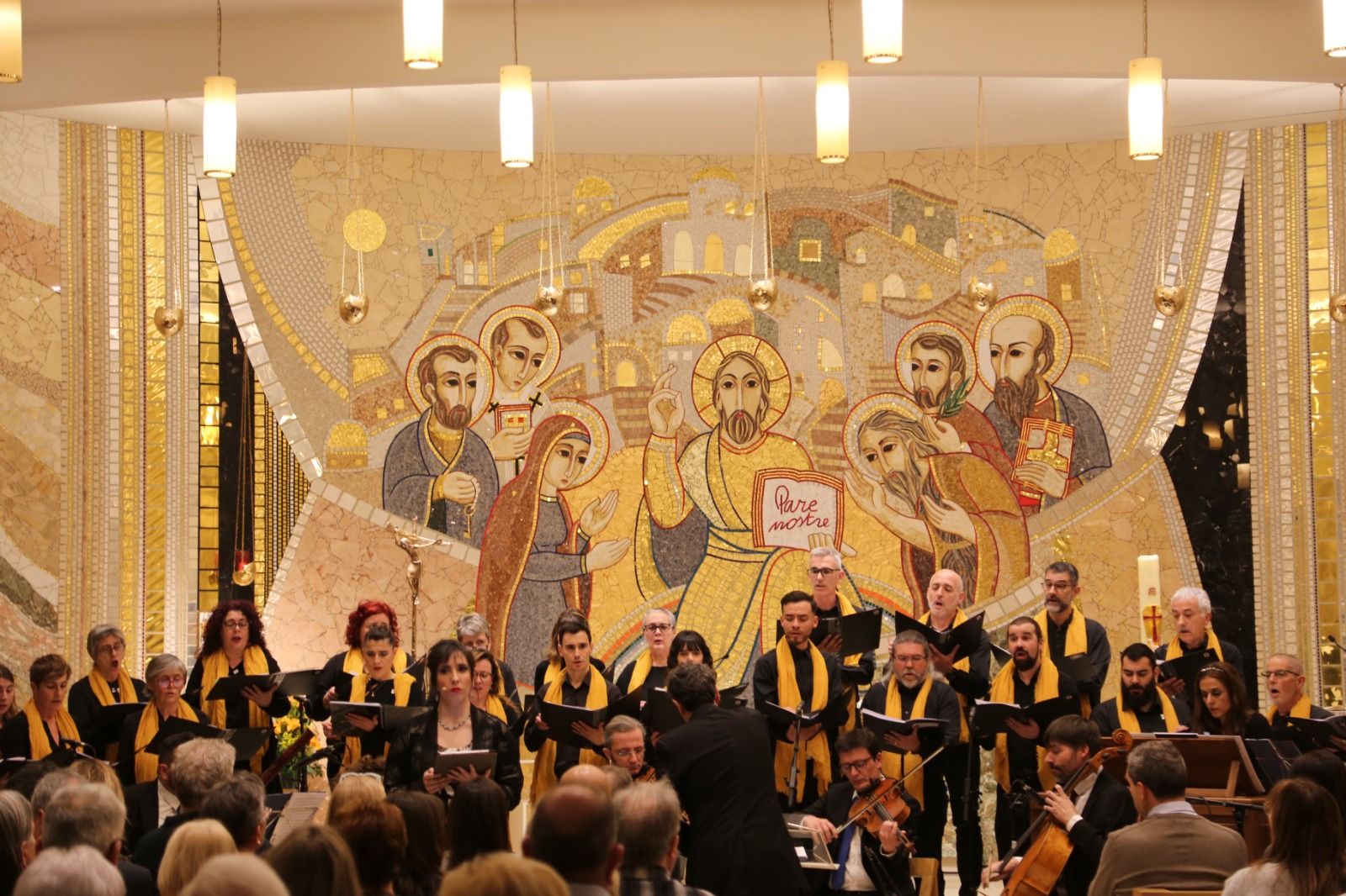 Primers compassos de la missa en Do menor de Mozart.