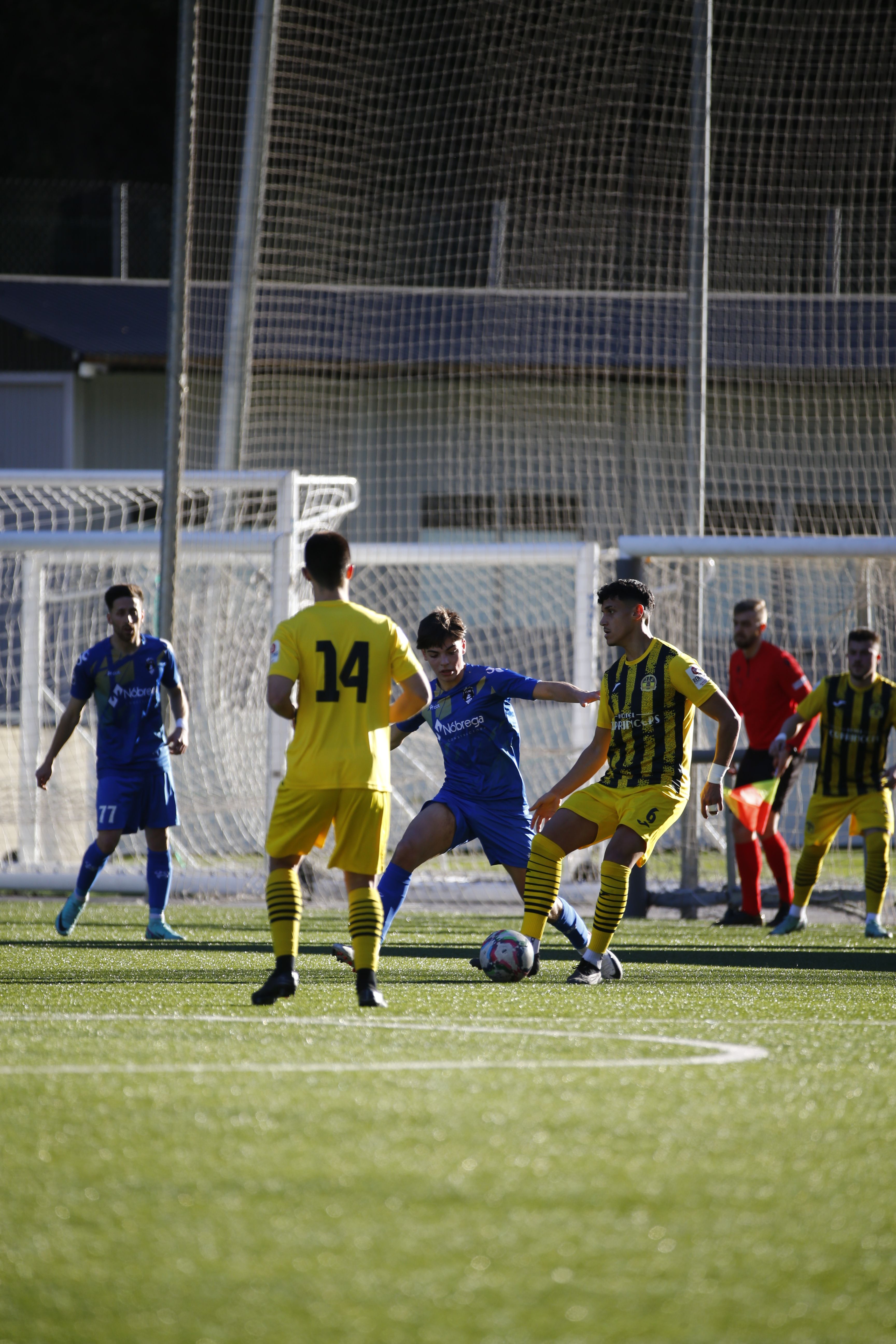 La UE Santa Coloma ha estat molt superior a l'Esperança. La UE Santa Coloma ha estat molt superior a l'Esperança.