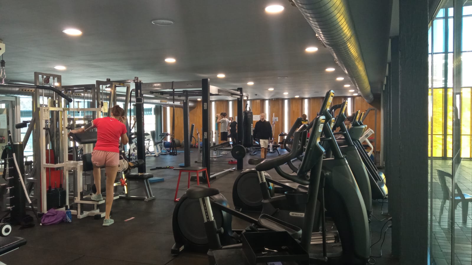 La sala del gimnàs del Centre Esportiu del Pas de la Casa. La sala del gimnàs del Centre Esportiu del Pas de la Casa.