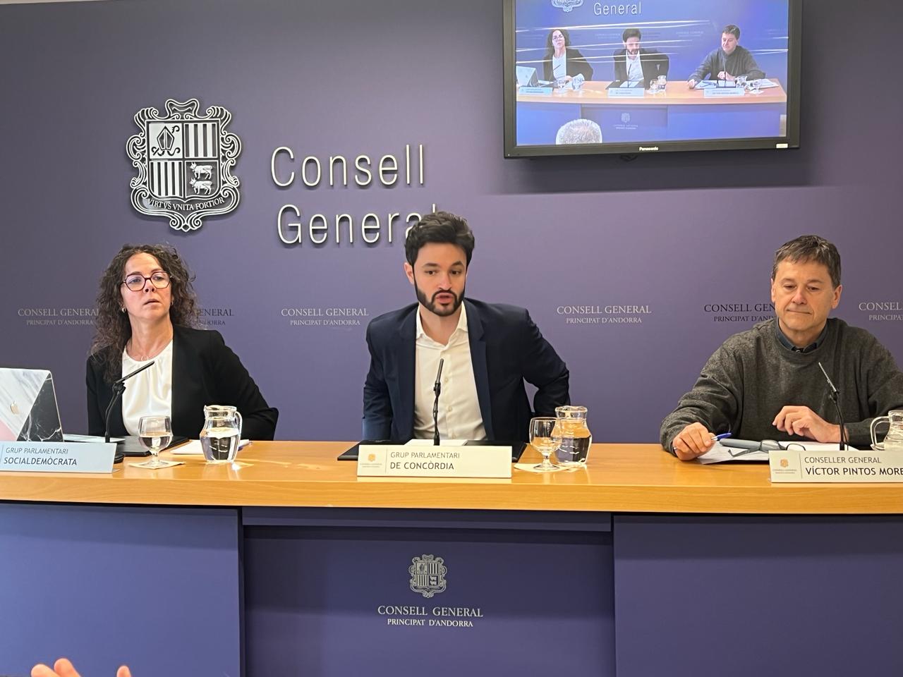 Judith Casal (fins ara Salazar), Cerni Escalé i Víctor Pintos durant la compareixença.