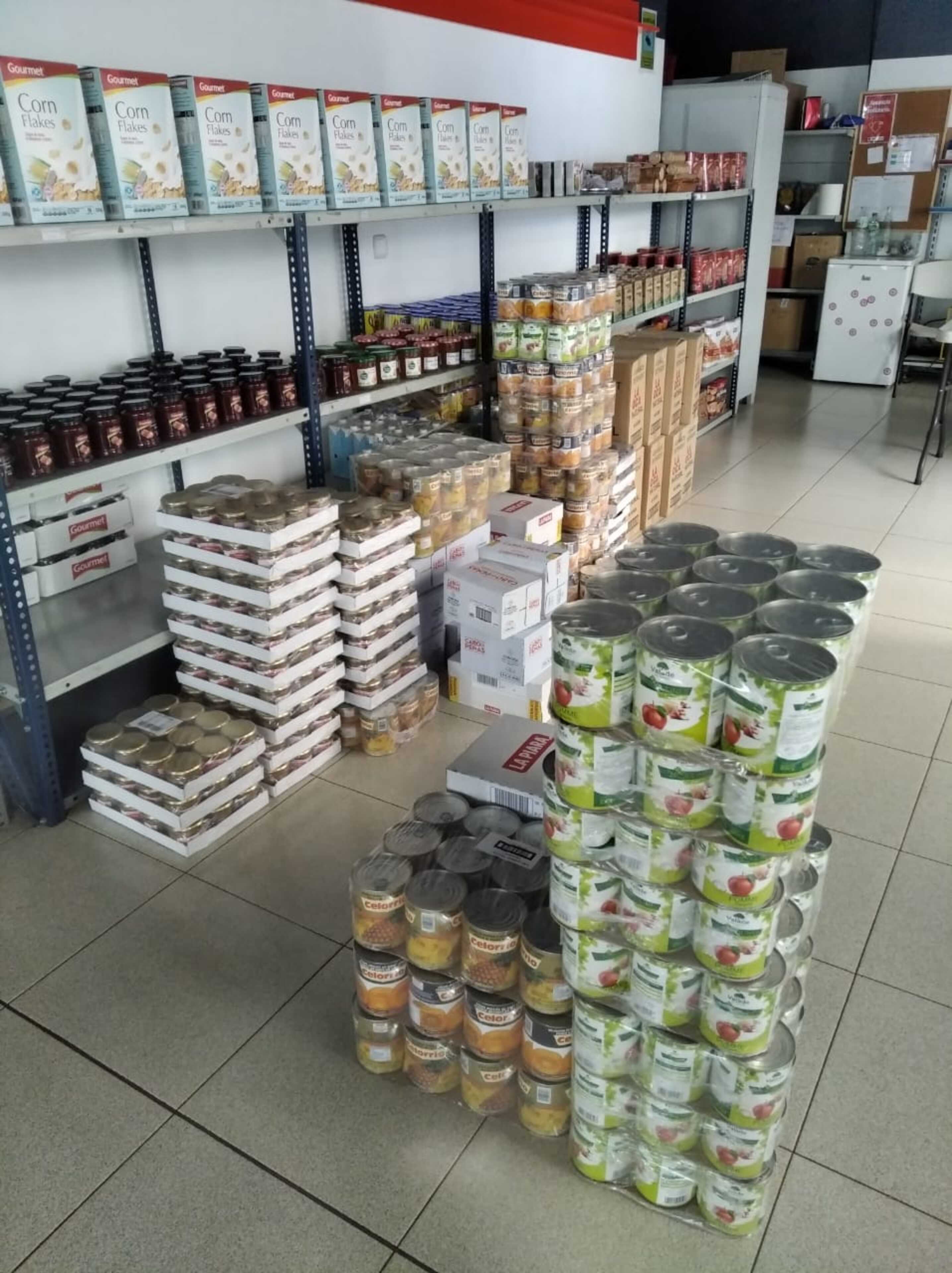 Botiga solidària de la Creu Roja.