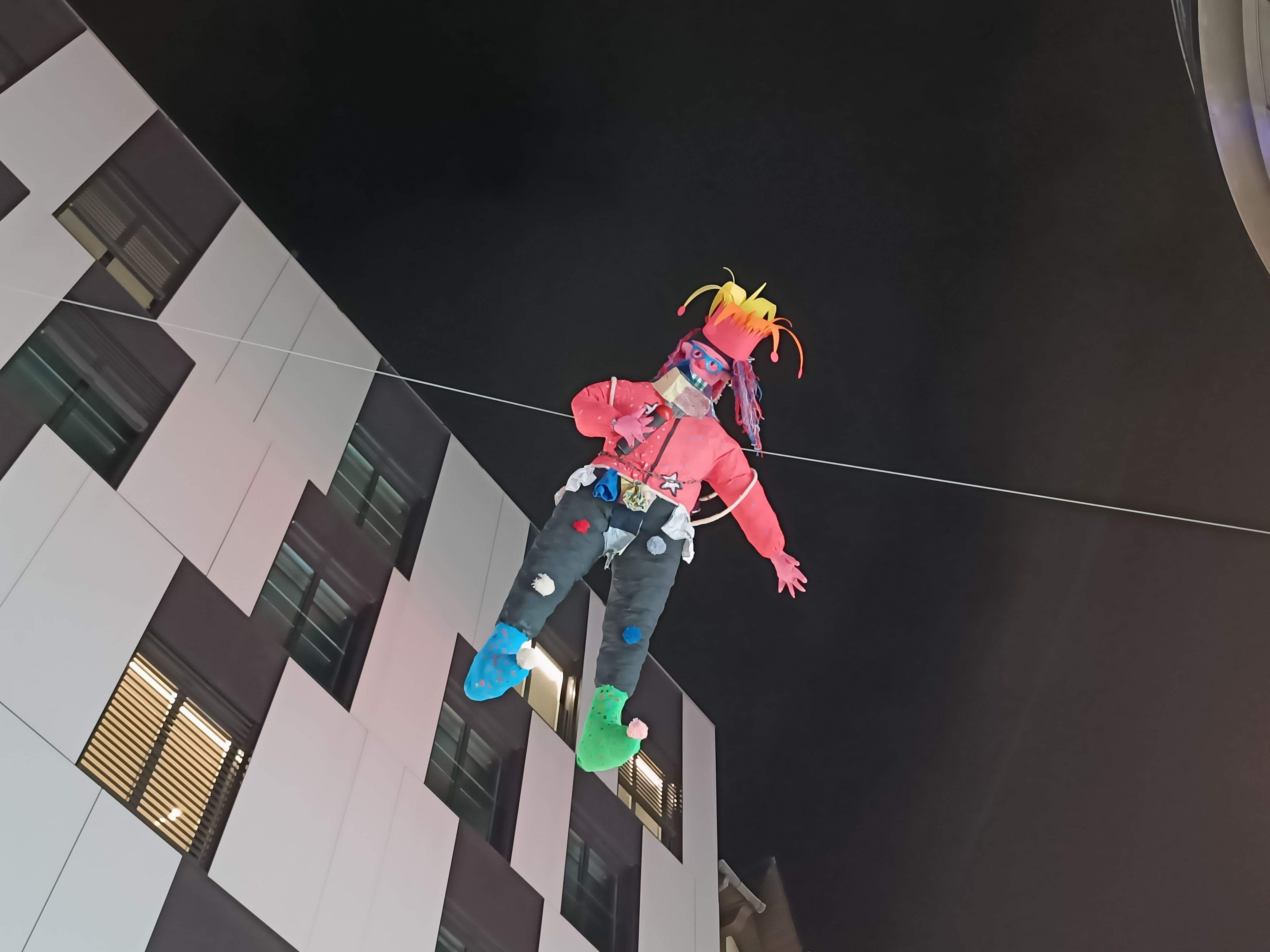 El Carnestoltes penjat a l'avinguda Meritxell.