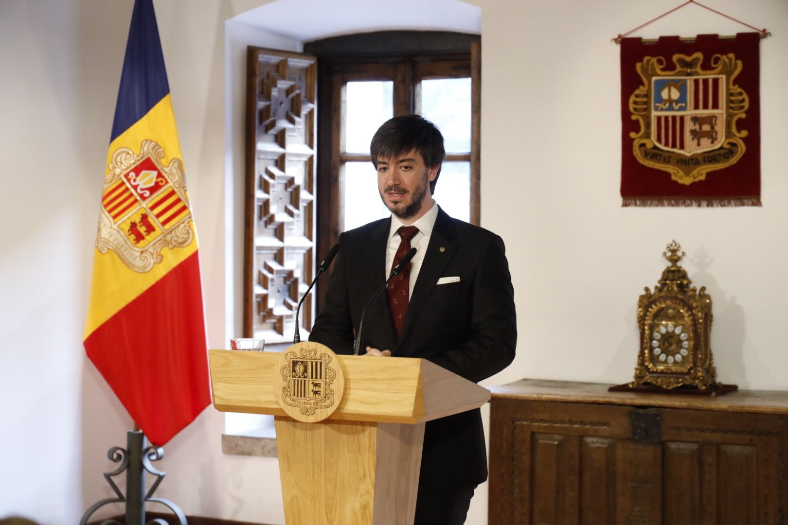 Carles Ensenyat durant un discurs a la sala dels Passos Perduts de Casa de la Vall.