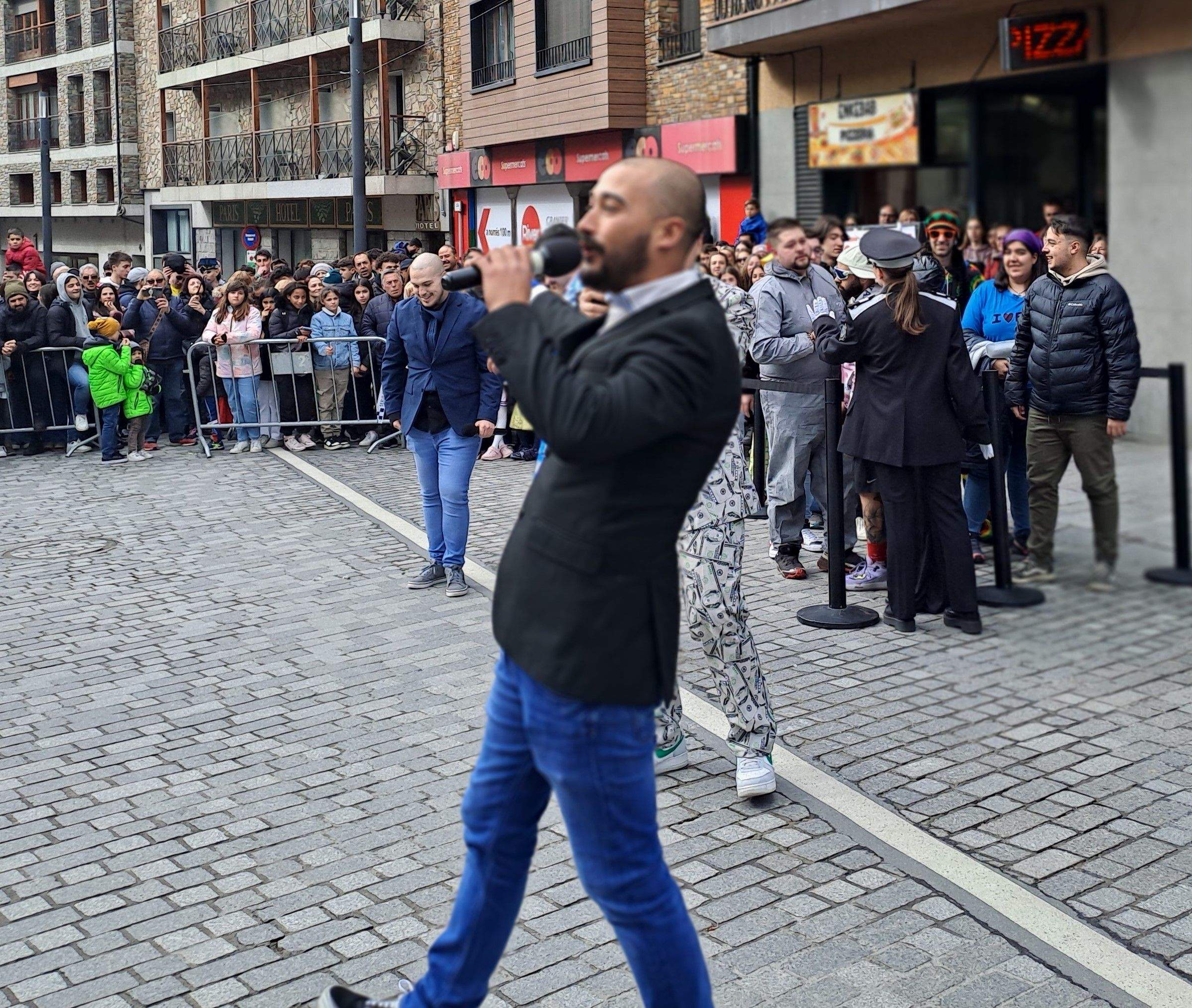 El doble de Xavi Fernández. El doble de Xavi Fernández.