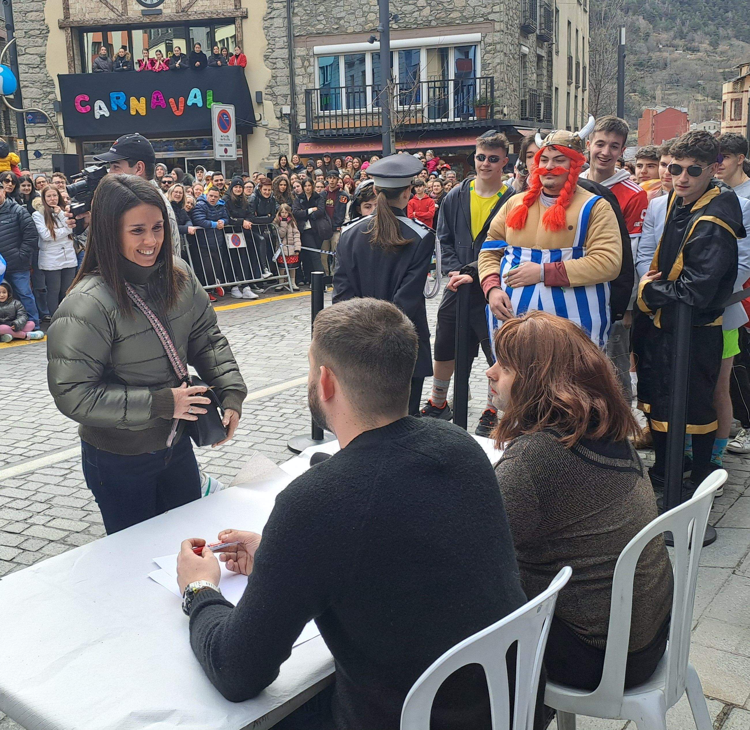 La Laura Mas real també ha votat. La Laura Mas real també ha votat.