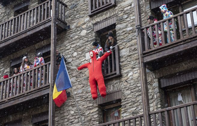 El rei Carnestoltes, penjat.