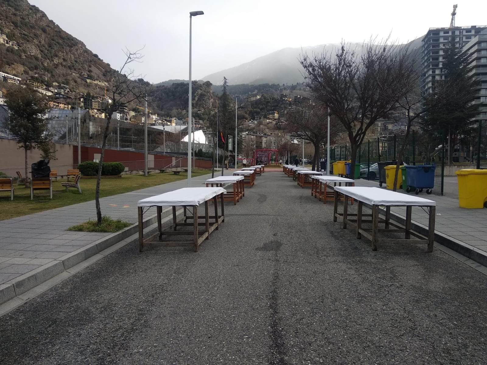 Taules preparades de bon matí.