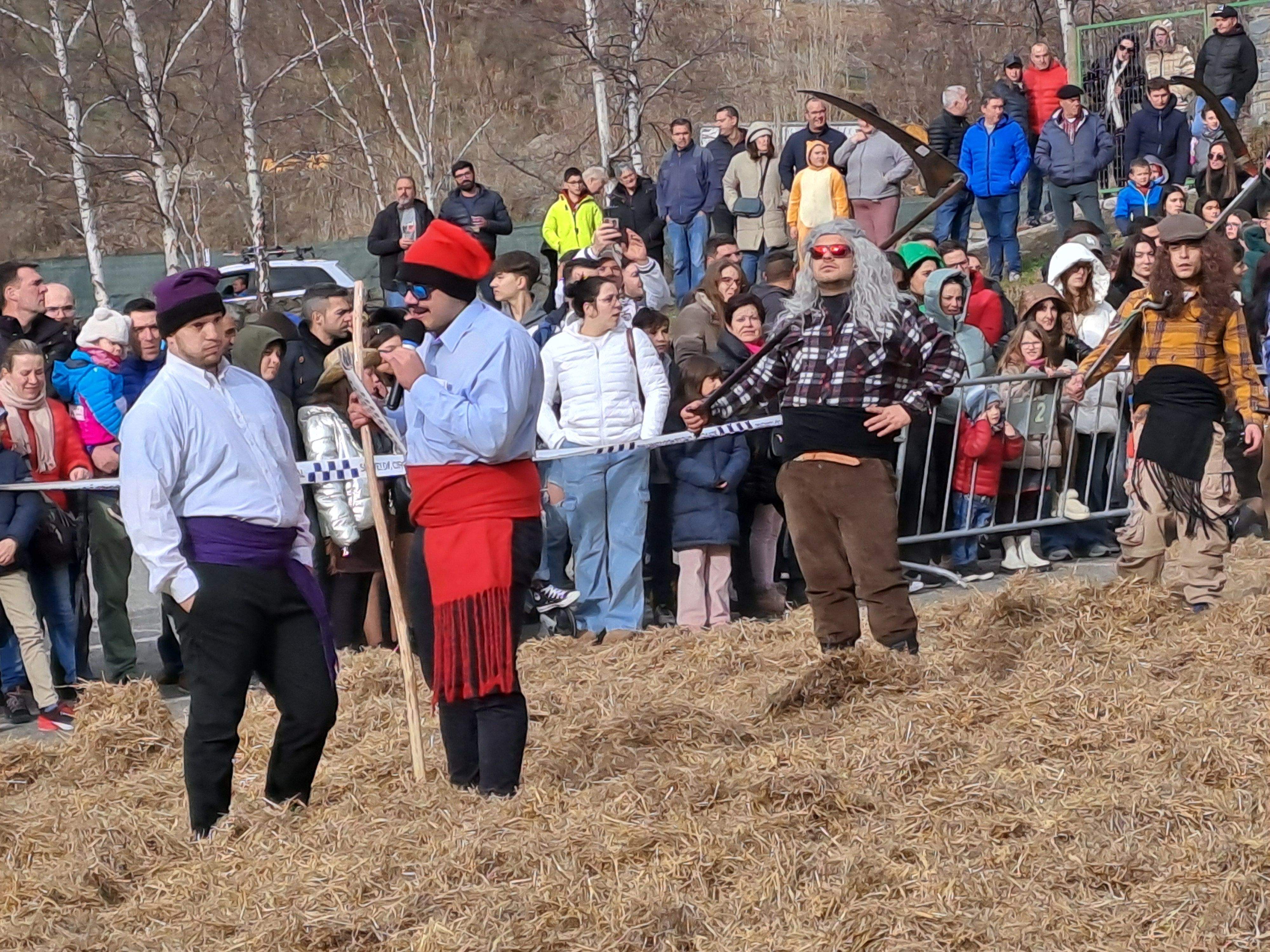 Pactant el preu de dallar el camp.