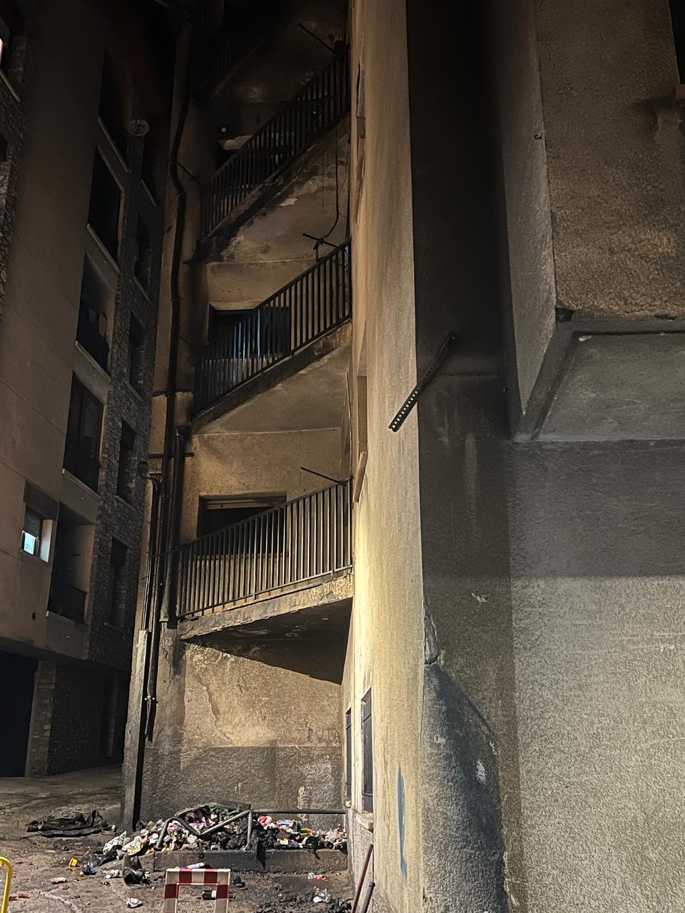 L'immoble afectat per les flames.