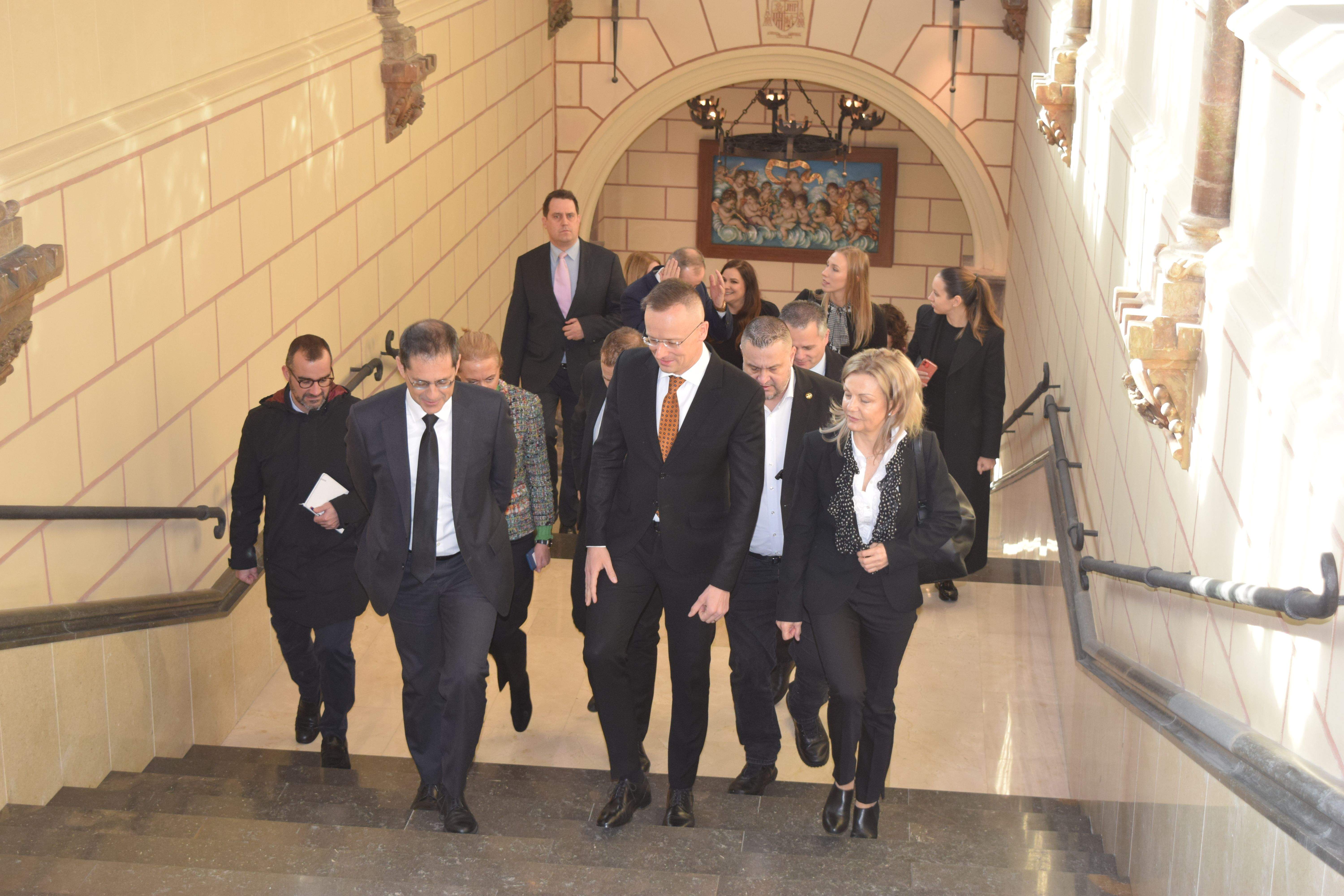 Szijjártó  ha visitat el Palau Episcopal.