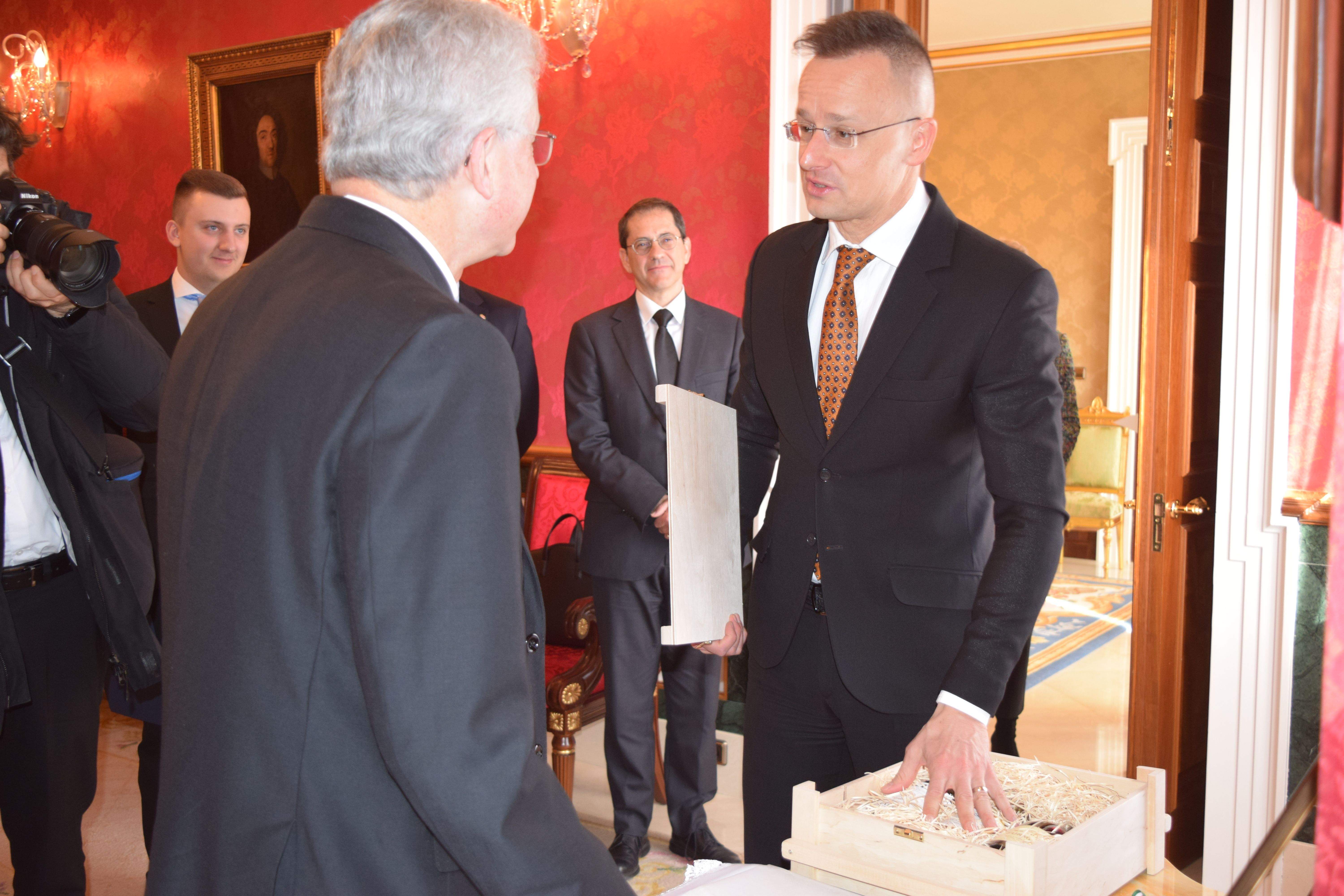 Szijjártó s'ha reunit amb el copríncep Joan-Enric Vives