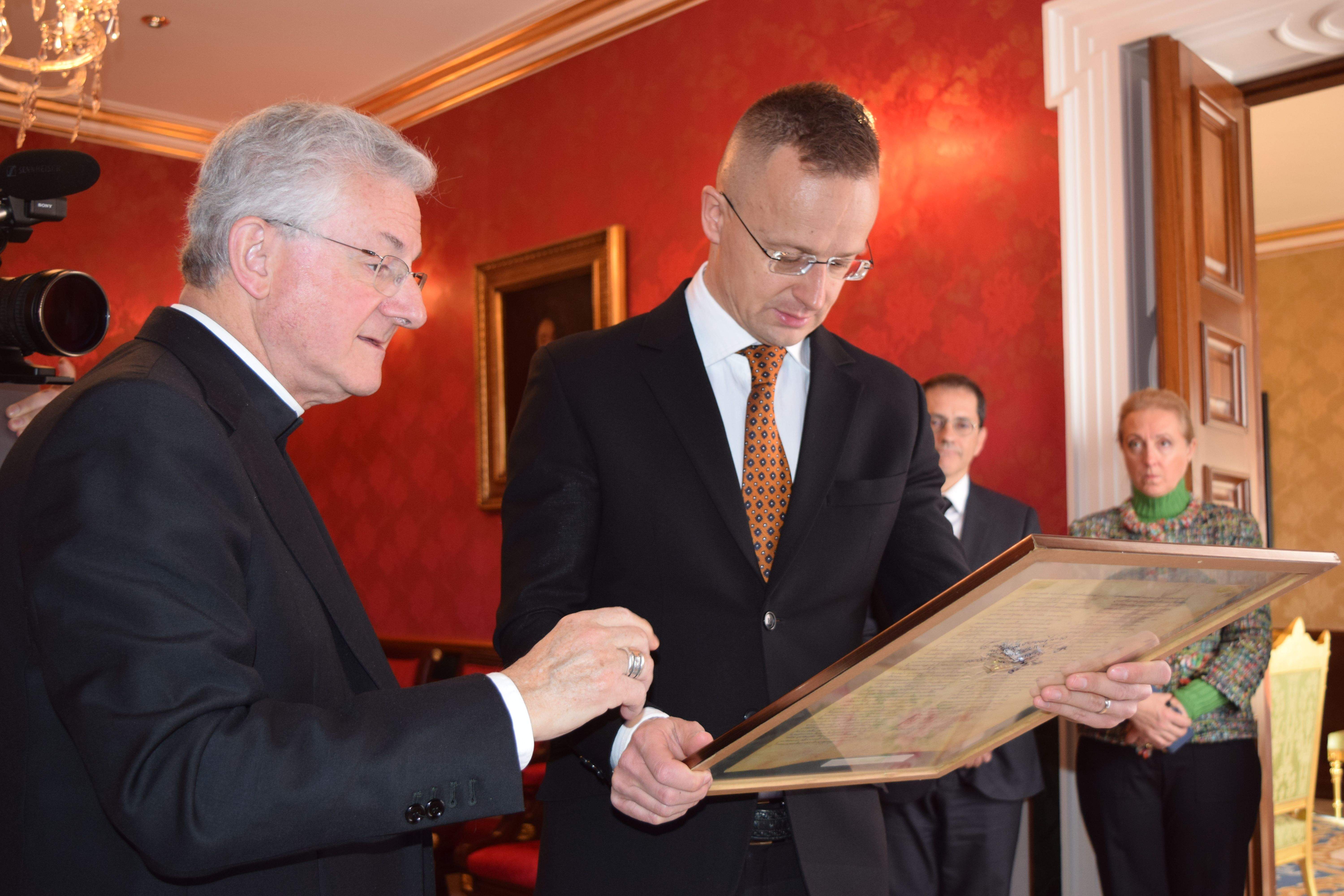 Szijjártó s'ha reunit amb el copríncep Joan-Enric Vives