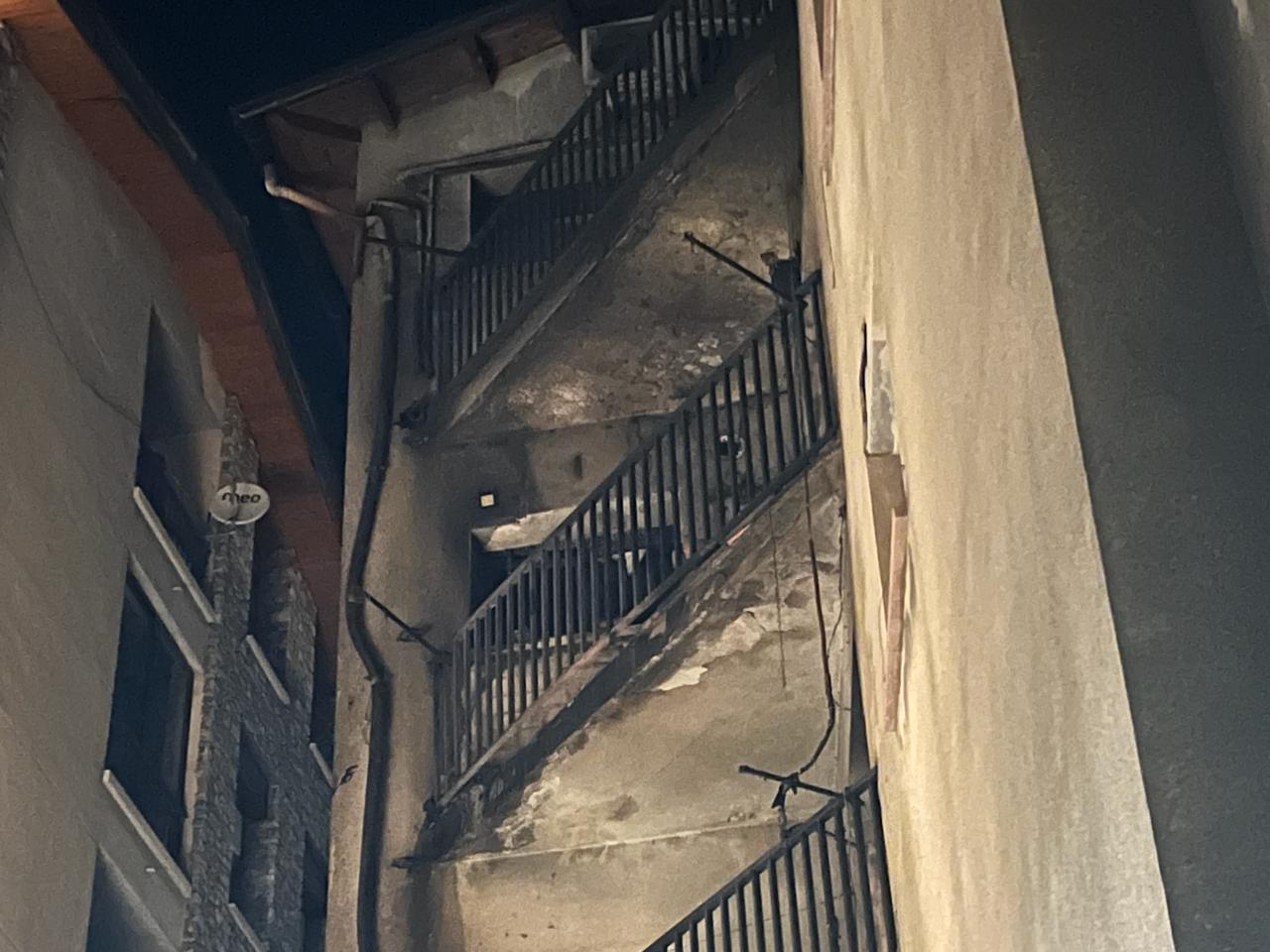 Imatge dels pisos afectats per les flames.