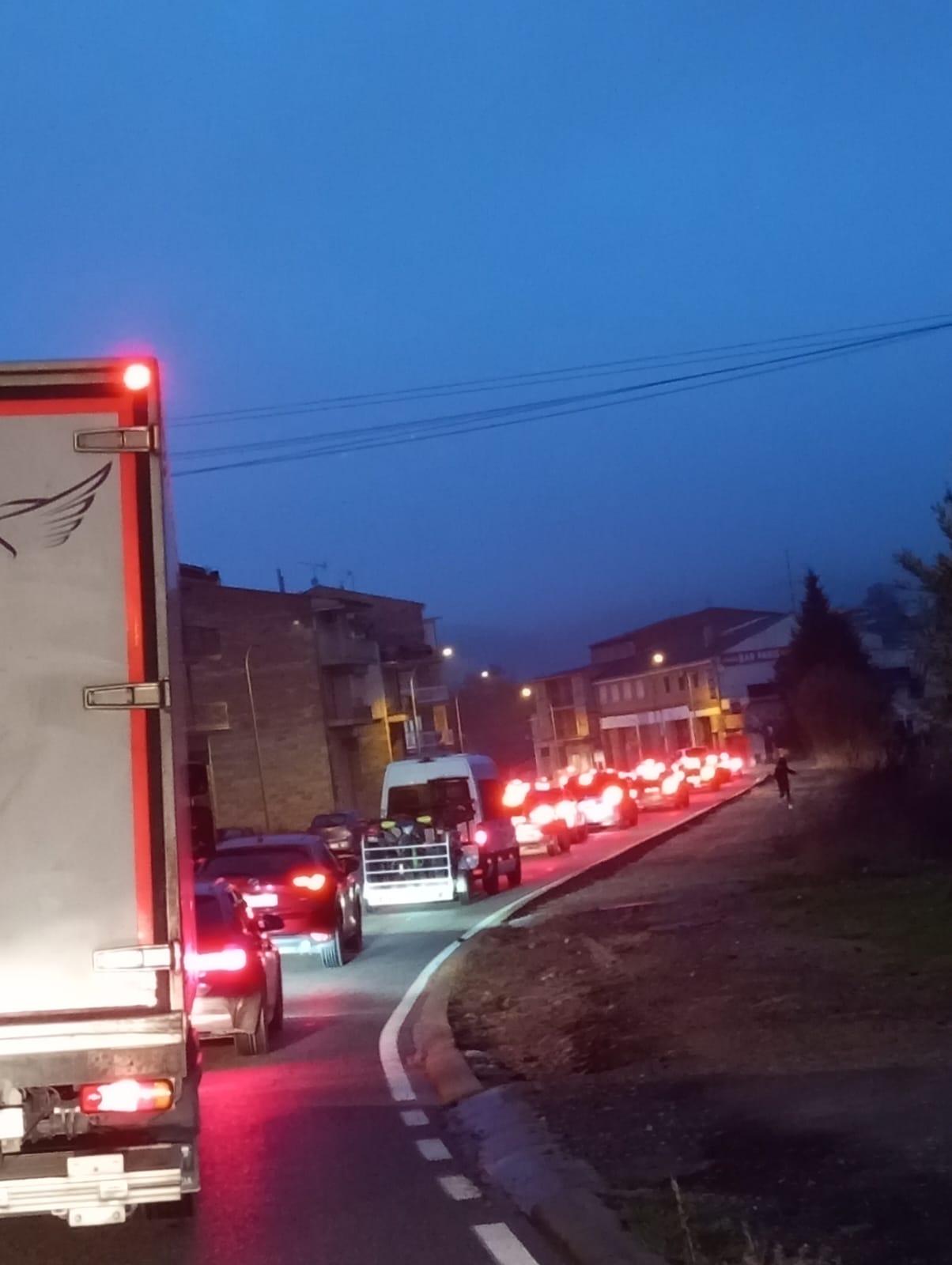 Retencions a Ponts fruit de la marxa lenta dels pagesos catalans un divendres anterior.