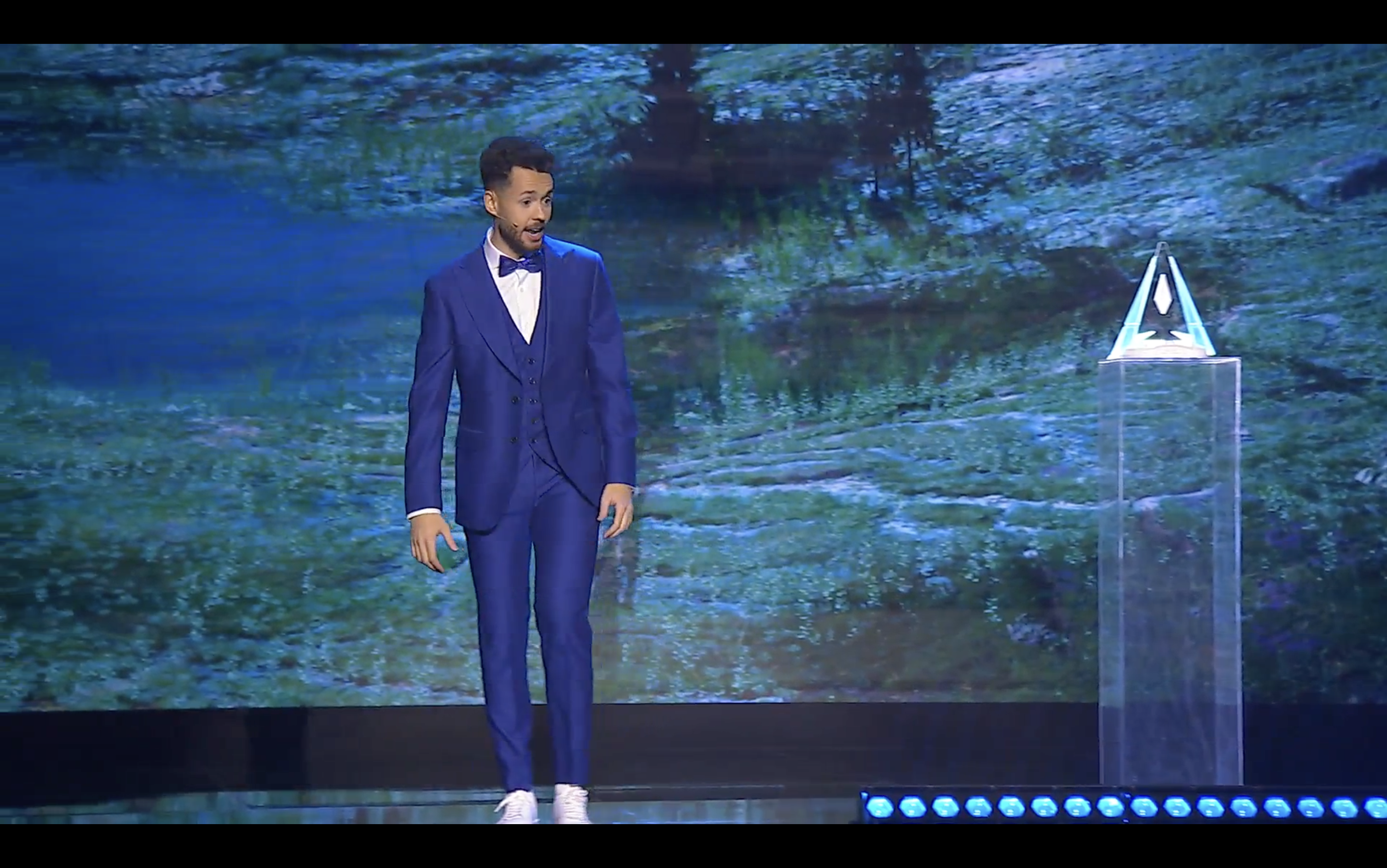 TheGrefg a l'inici de la gala dels premis Esland.