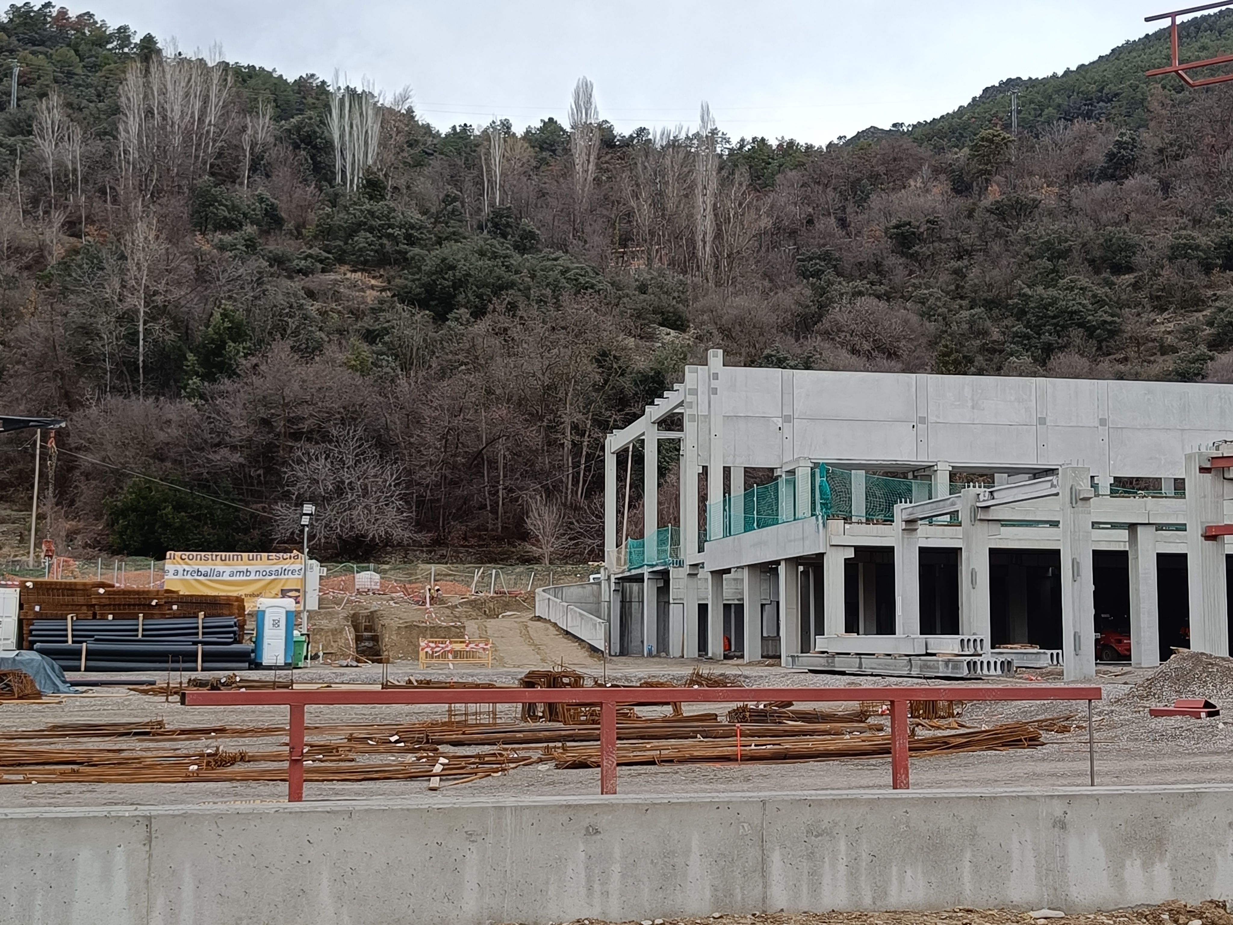 Treballs de construcció del nou supermercat Esclat de la Seu d'Urgell. Treballs de construcció del nou supermercat Esclat de la Seu d'Urgell.