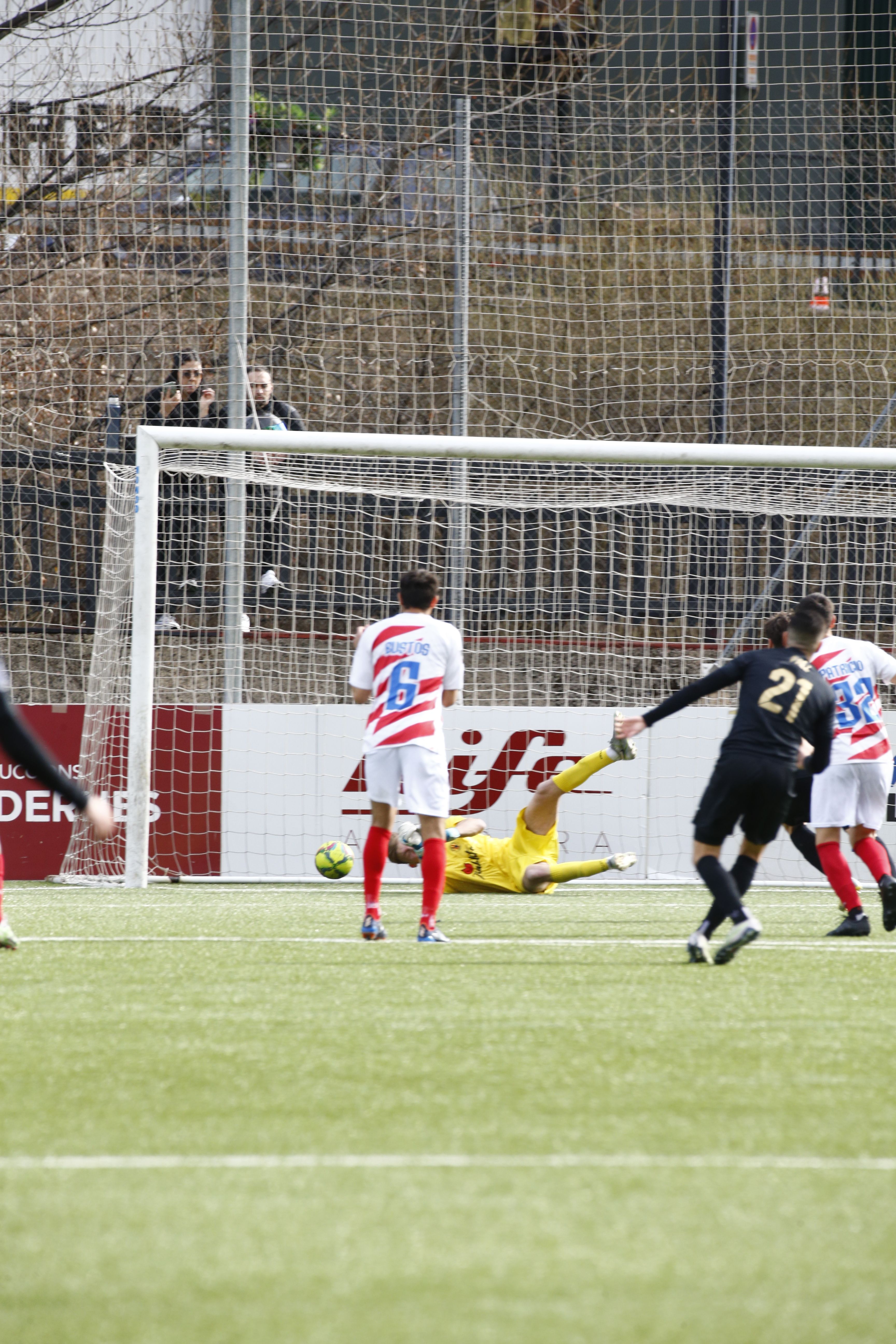 Un dels gols de l'FC Santa Coloma a l'Atlètic Amèrica.