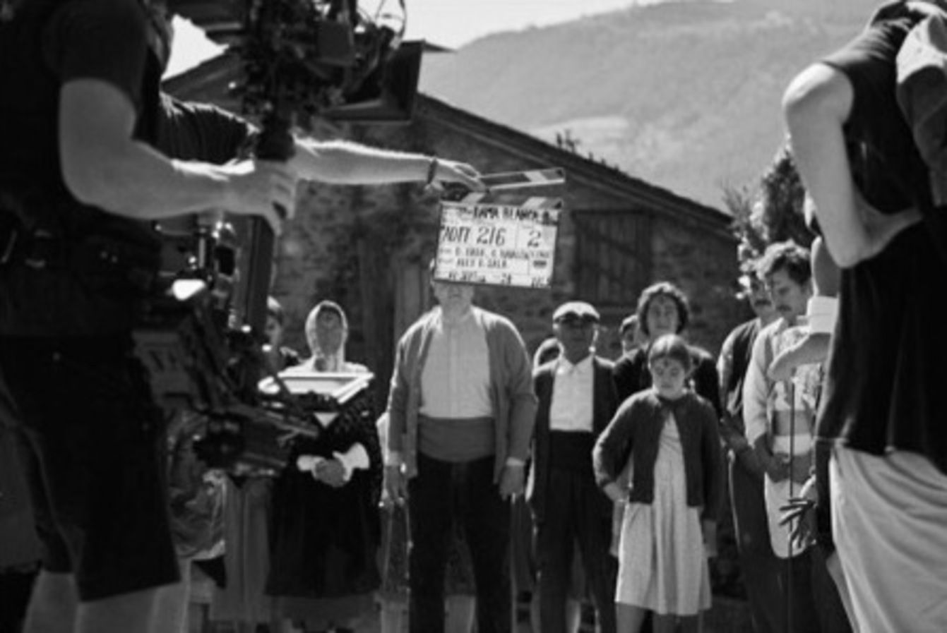 dama blanca (1) dama blanca (1)