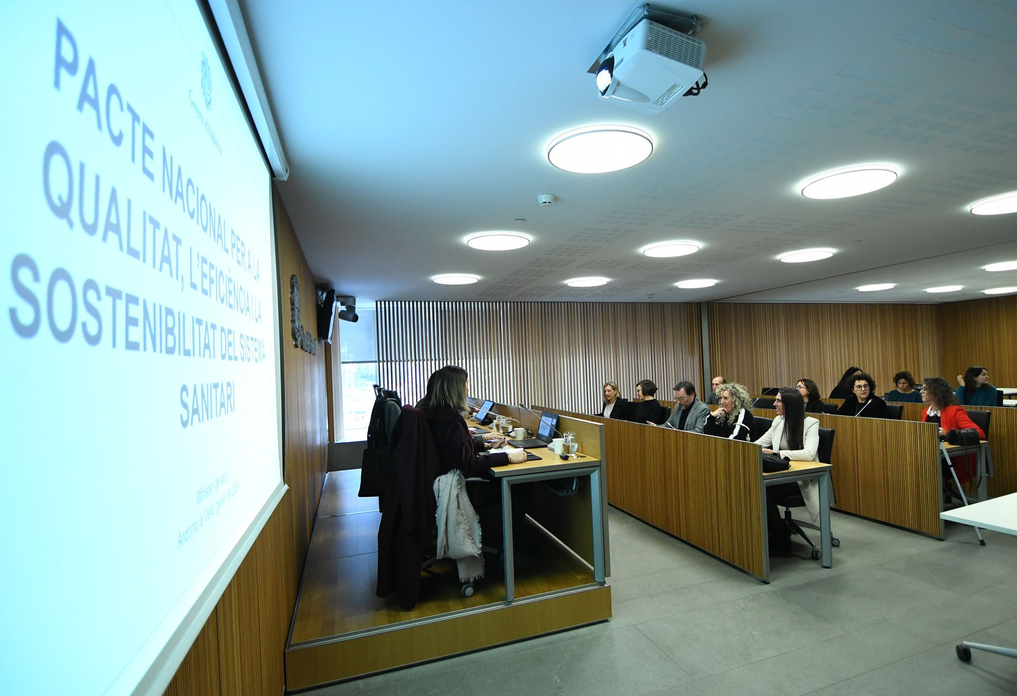 Un moment de la reunió al Consell per presentar el document del pacte d'Estat. Un moment de la reunió al Consell per presentar el document del pacte d'Estat.