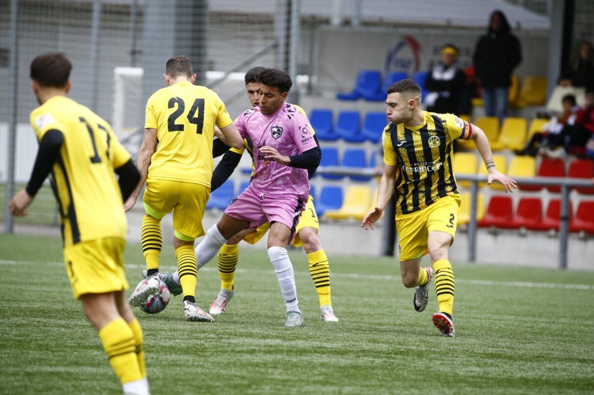 El duel entre UE Santa Coloma i Ordino ha estat molt igualat. El duel entre UE Santa Coloma i Ordino ha estat molt igualat.