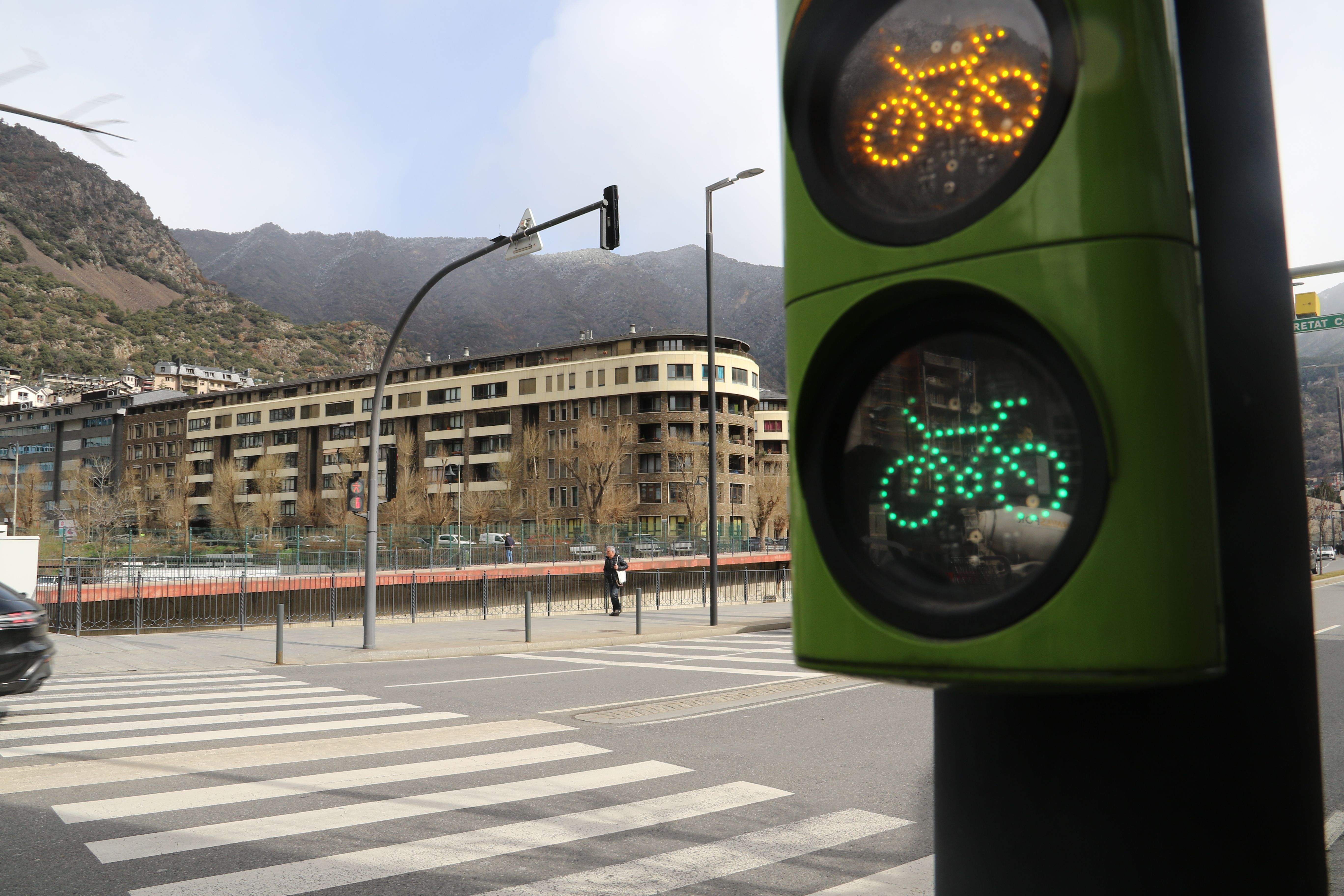 Un semàfor de bicicletes a prop de la zona on hi va haver l'accident. Un semàfor de bicicletes a prop de la zona on hi va haver l'accident.