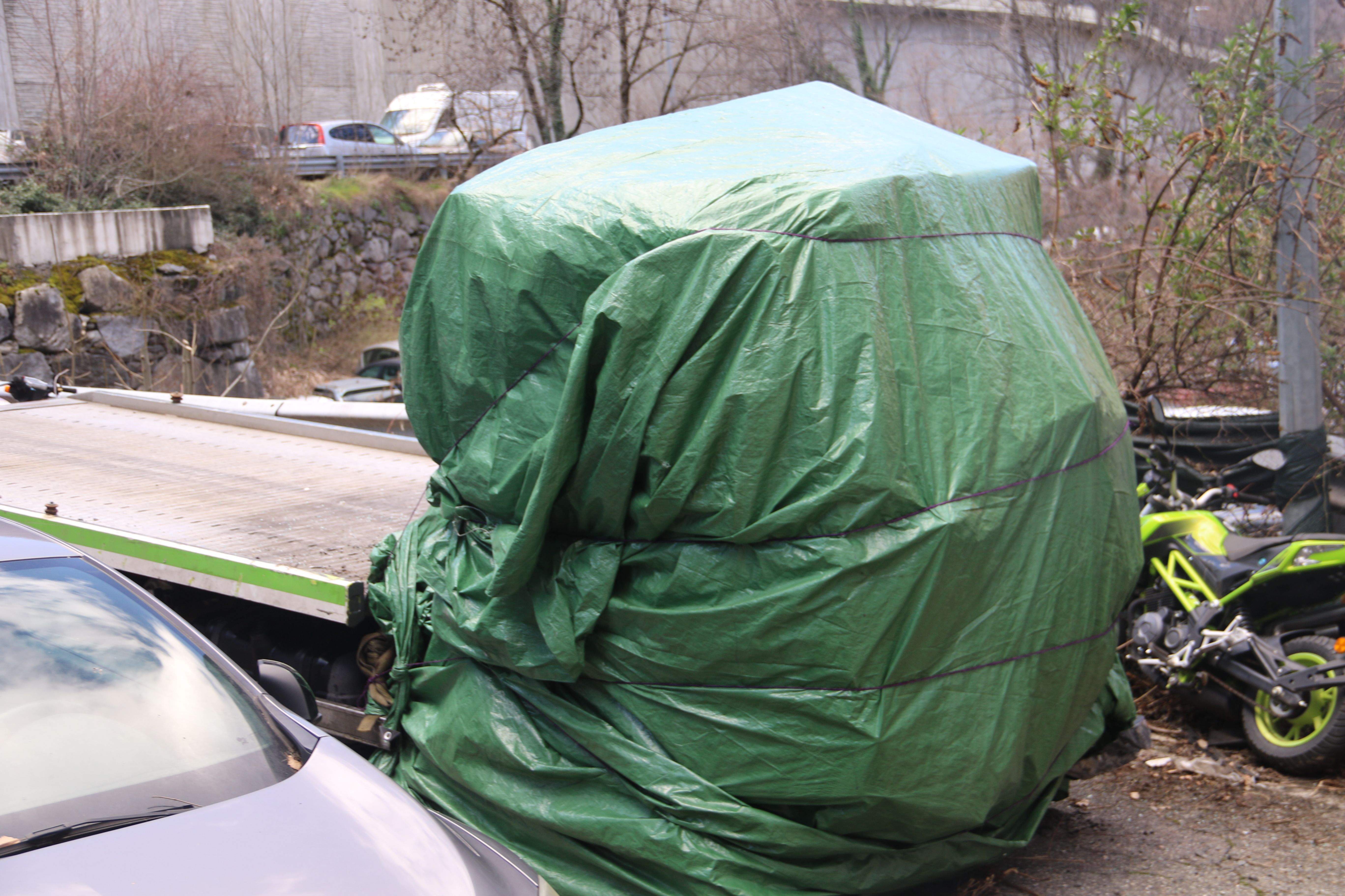 El camió està al dipòsit policial exterior i la cabina està degudament precintada.