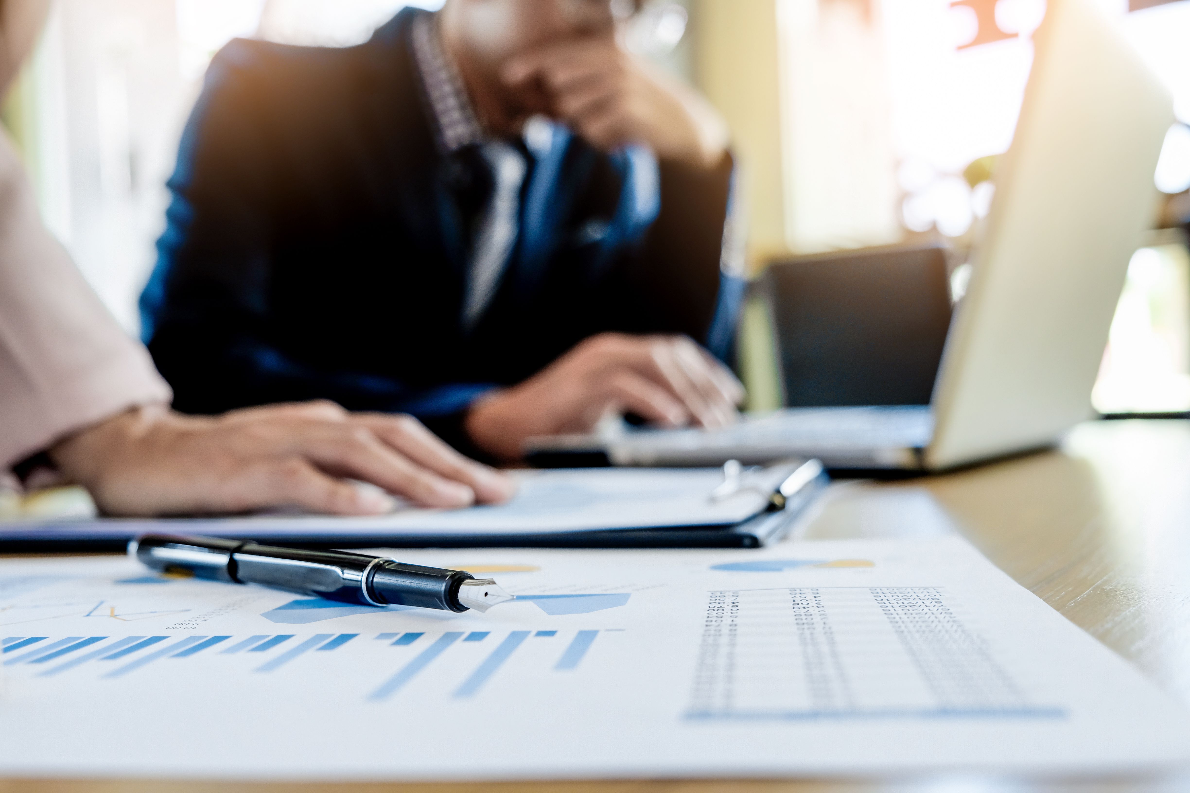 Els participants en la reunió de gestors van decidir constituir l'associació. Els participants en la reunió de gestors van decidir constituir l'associació.