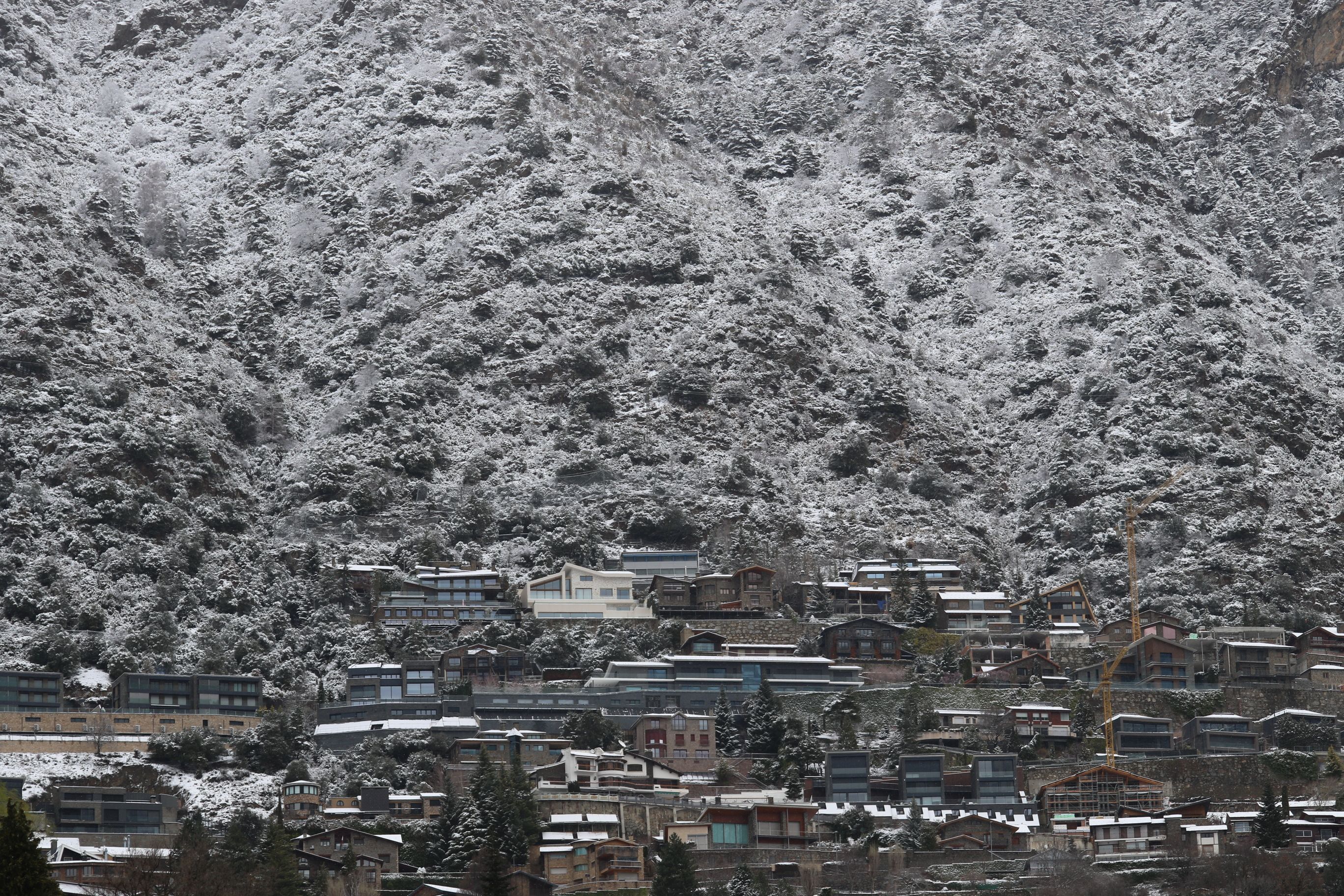 Les febles precipitacions han arribat, de matinada, a la vall central.