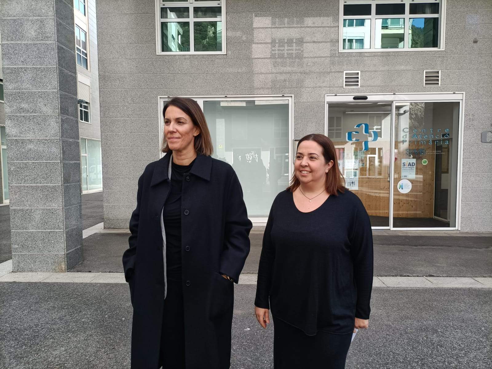 Cristina Pérez i Noemí Morell al CAP de Santa Coloma.