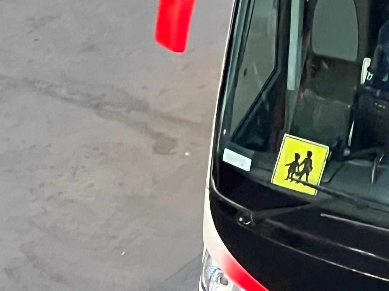 Un vehicle de transport escolar.