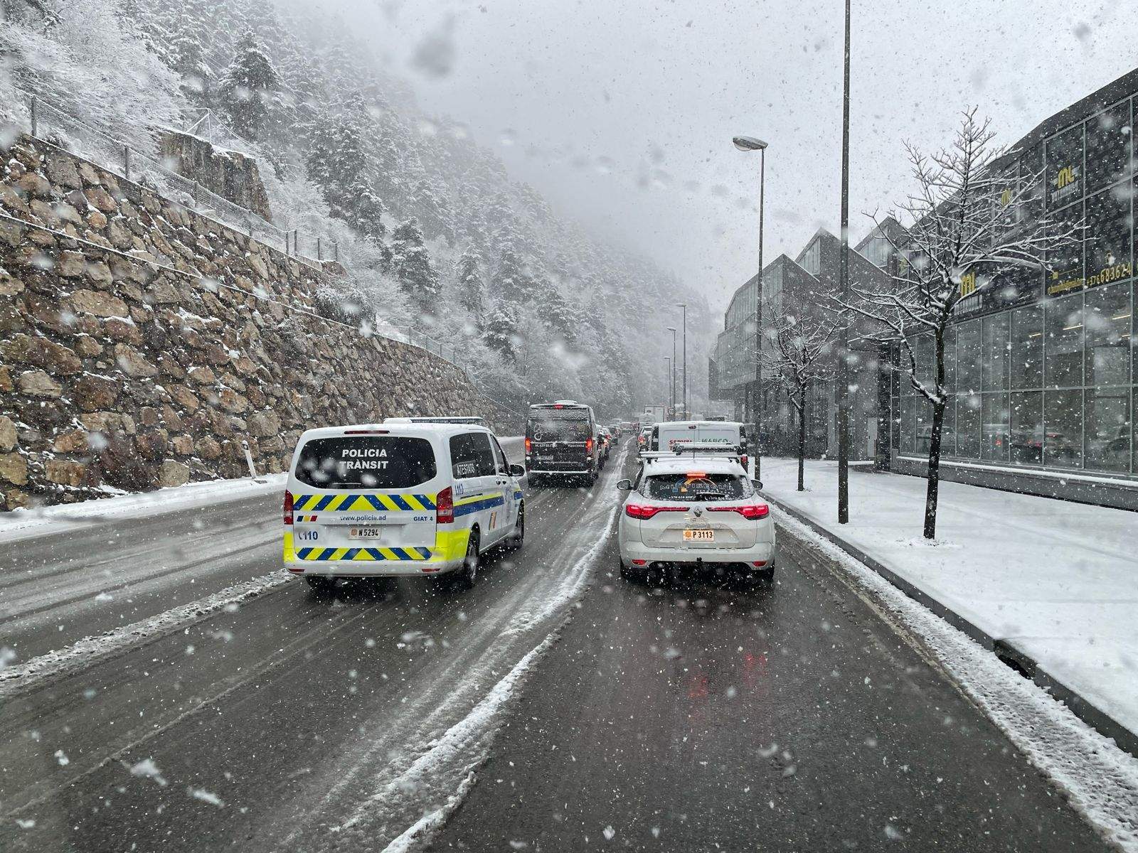Retenció baixant d'Encamp cap a Escaldes.