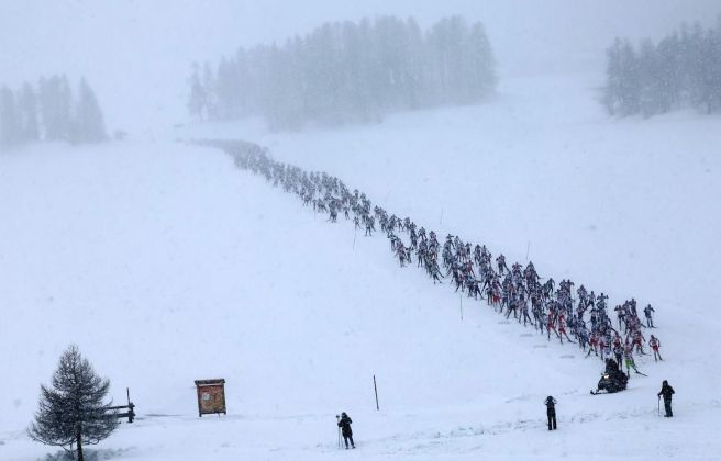 El grup sencer a l'Engadin Skimarathon durant la intensa nevada.