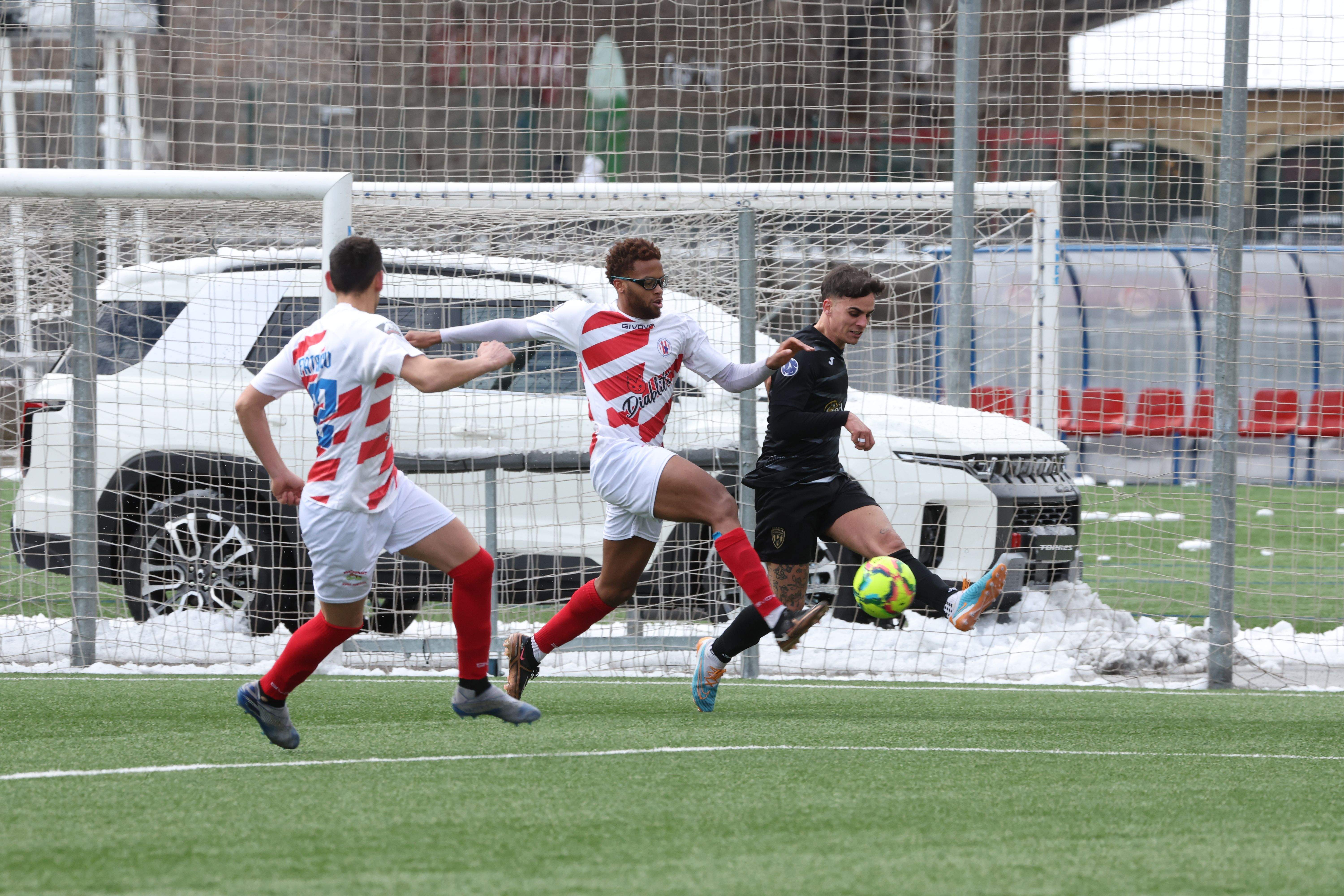 Un gol desafortunat de Taiwo en pròpia porta ha frustrat les aspiracions de l'Amèrica.