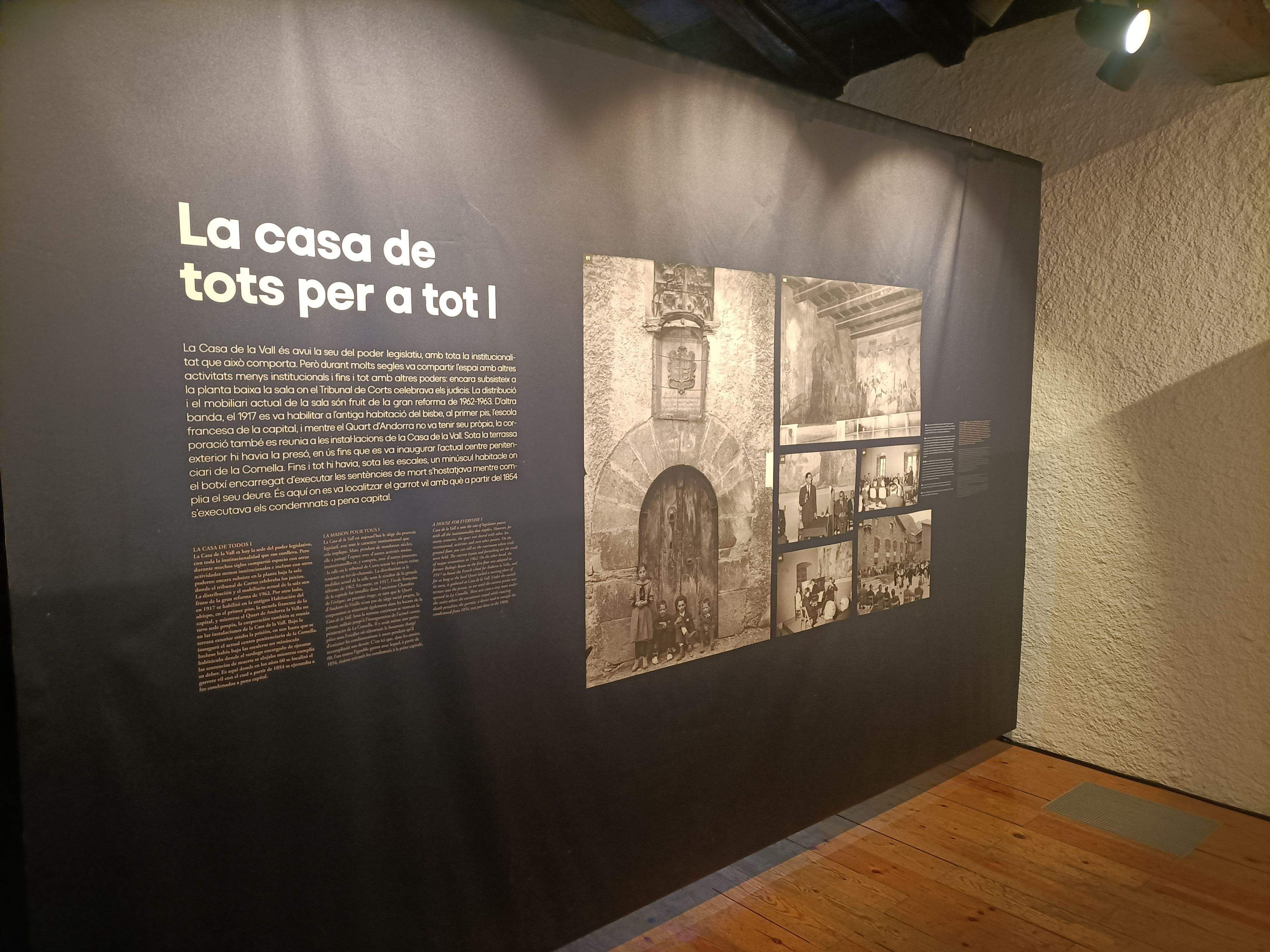 Un dels plafons de l'exposició.