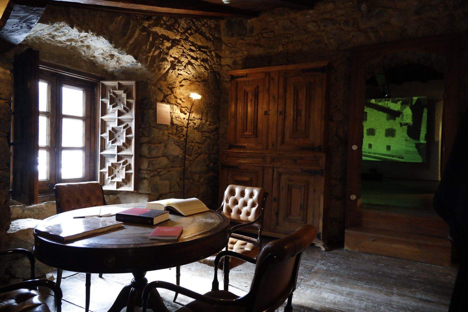 L'exposició s'ha inaugurat aquest dilluns.