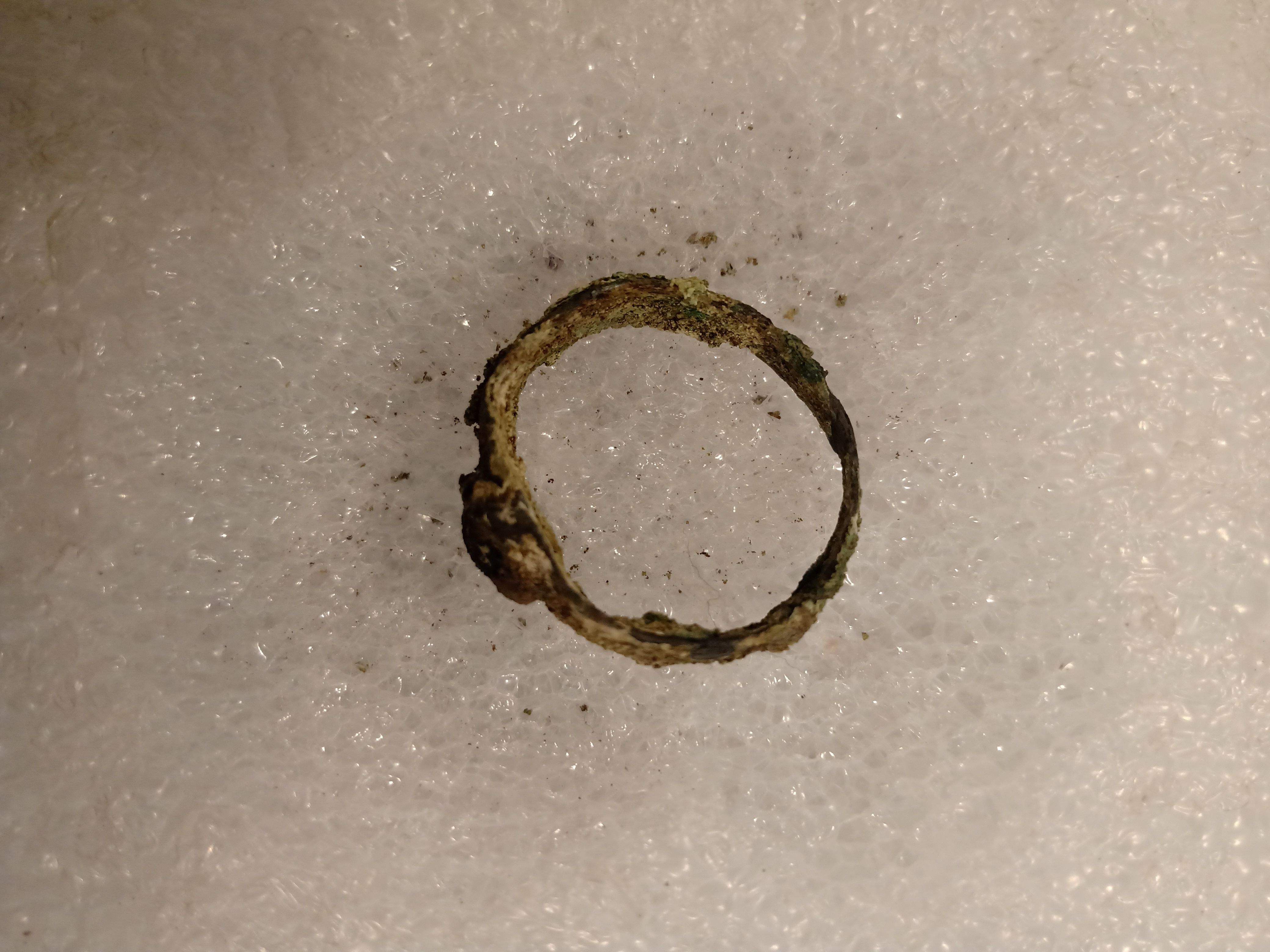 Anell procedent de les tombes de Sant Joan de Caselles Anell procedent de les tombes de Sant Joan de Caselles