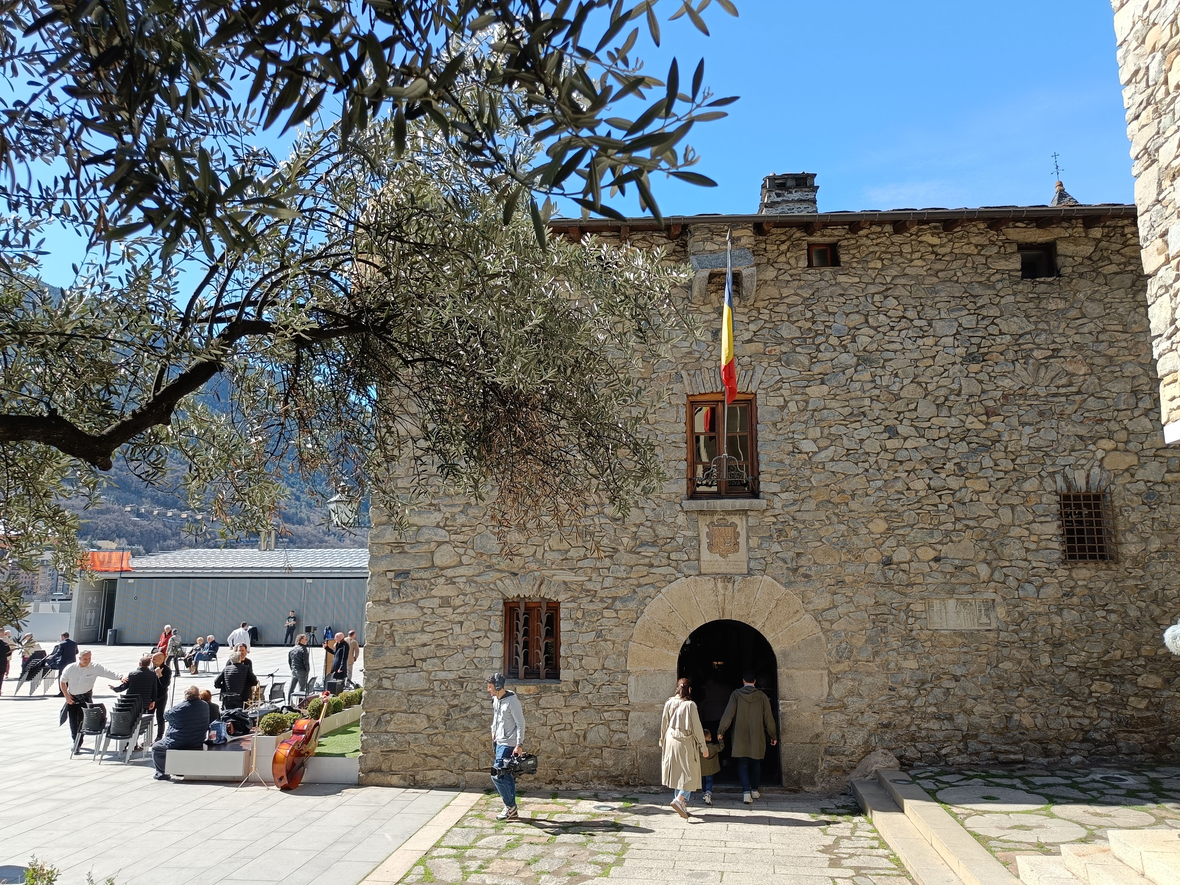 La Casa de la Vall des de l'exterior.
