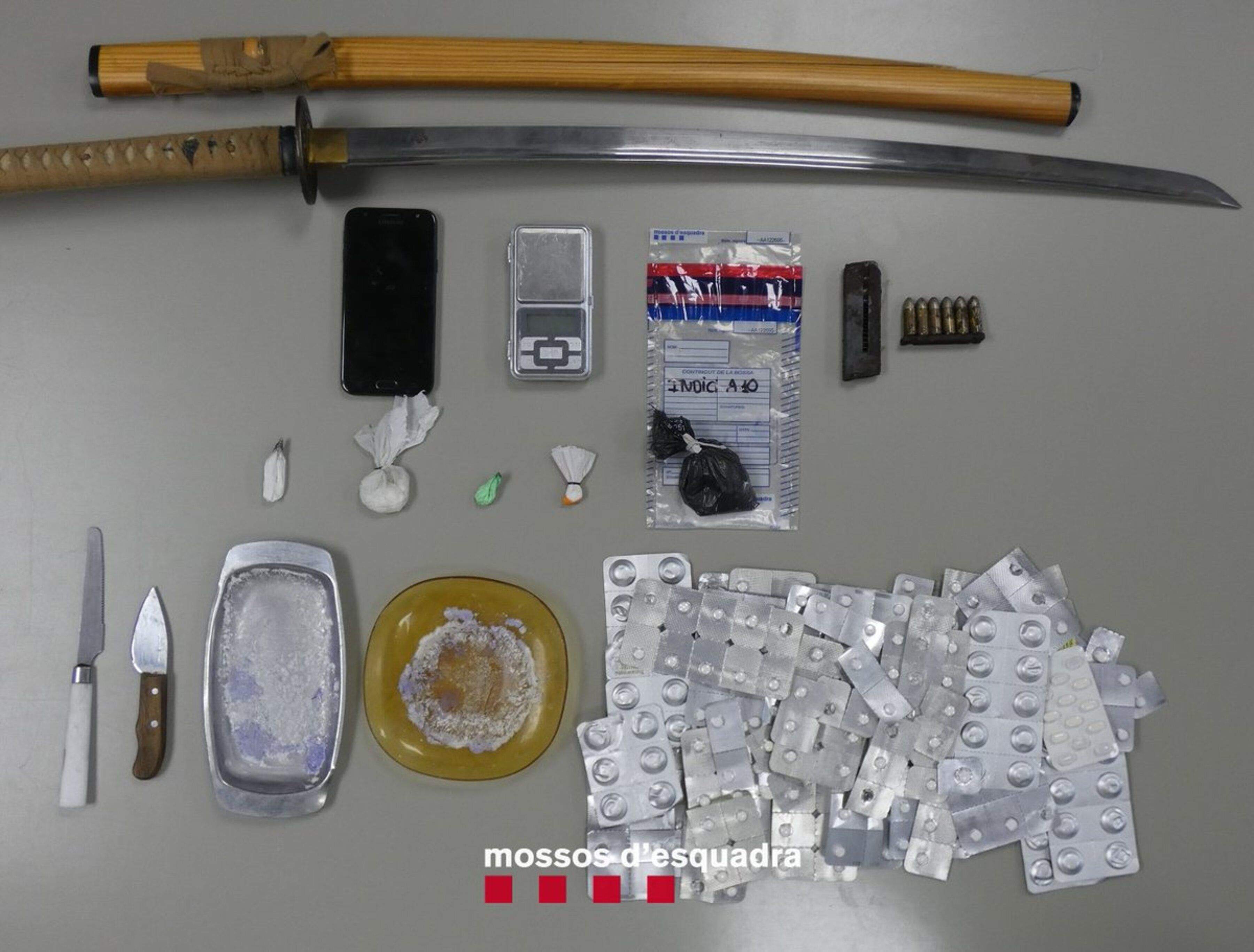 La droga i altres elements comissats pels mossos.