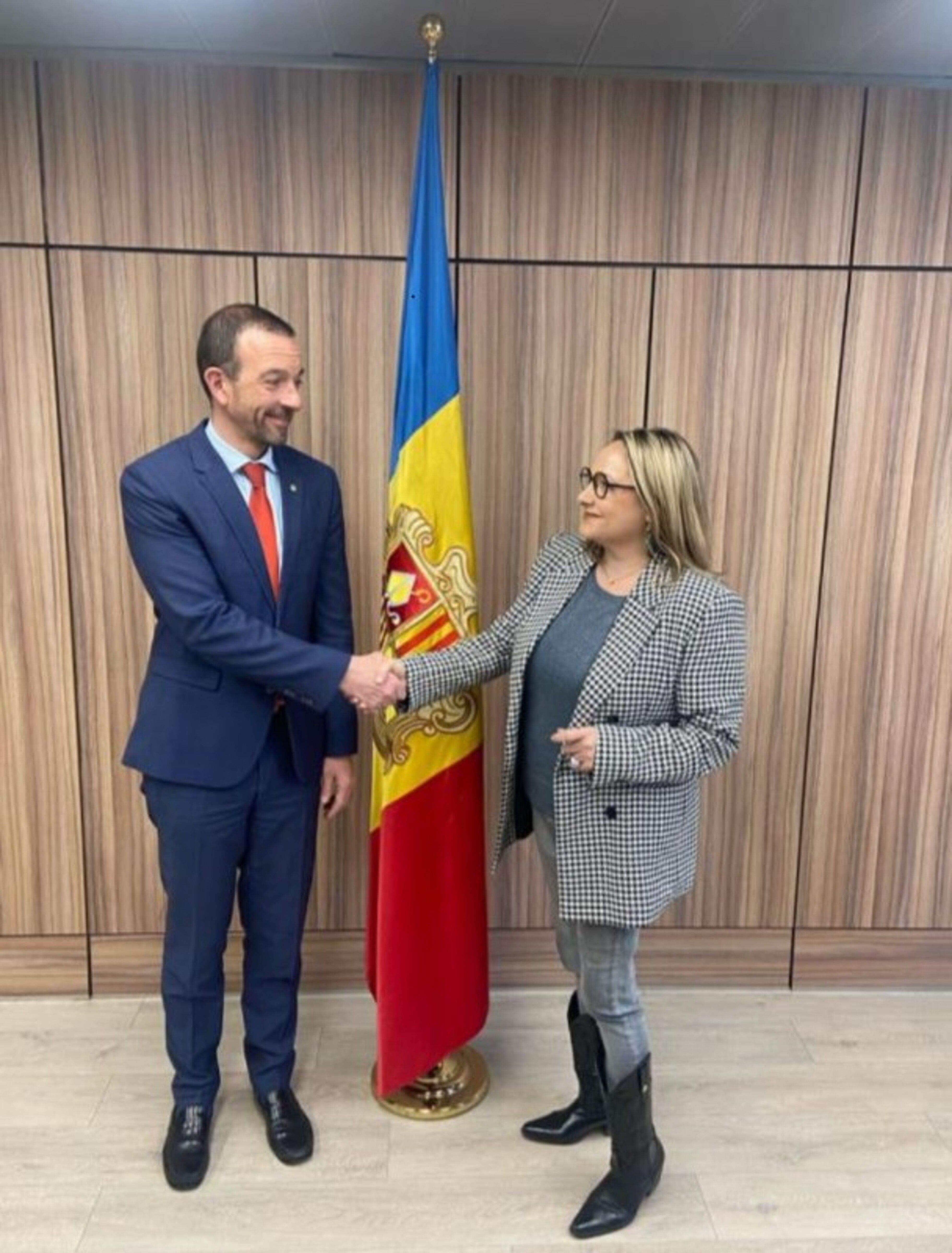 El ministre Jordi Torres i la vicepresidenta de l'AGIA, Sandra Cano.