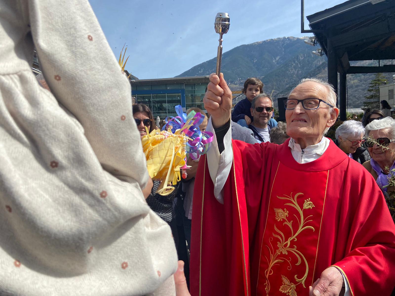 Sàrries, camí de l'església. Sàrries, camí de l'església.