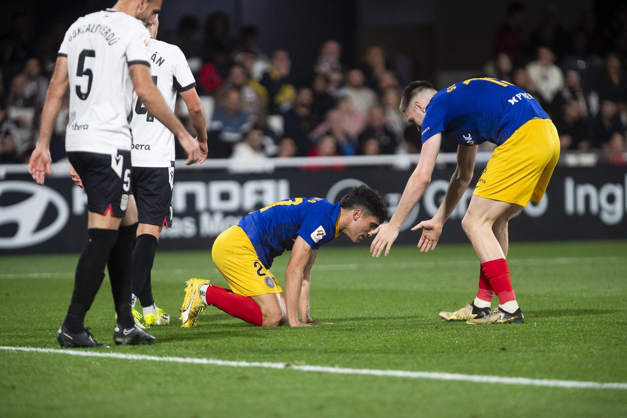 Iker Benito i Scheidler, protagonistes ahir d'algunes errades als últims metres.