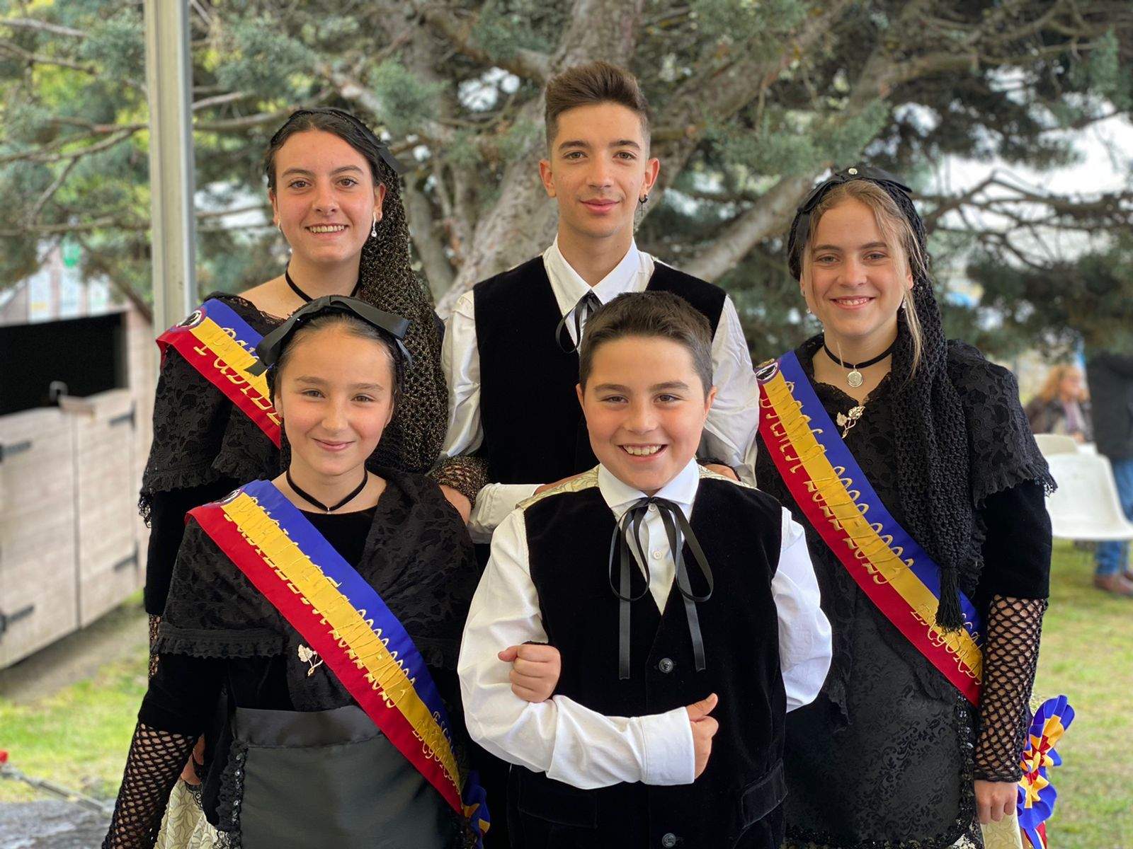 Laia Llobet, Joan Cortés i Martina Costa, darrere; i Aroa Moreno i Aday Garcia, al davant.