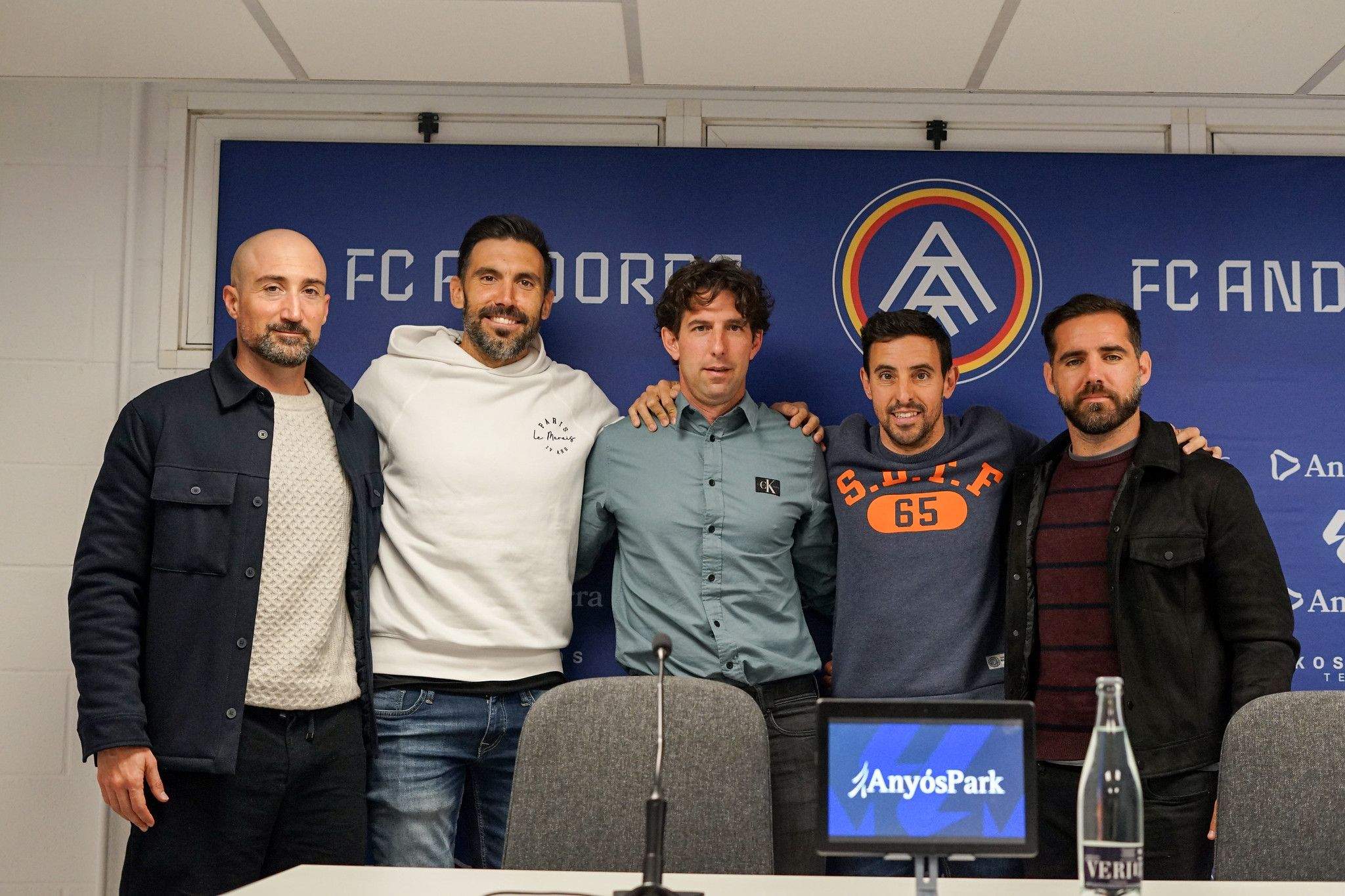 Eder Sarabia, Jaume Nogués i els integrants del staff que deixen el club: Jon López, Guille Gómez i Javier Marigorta.