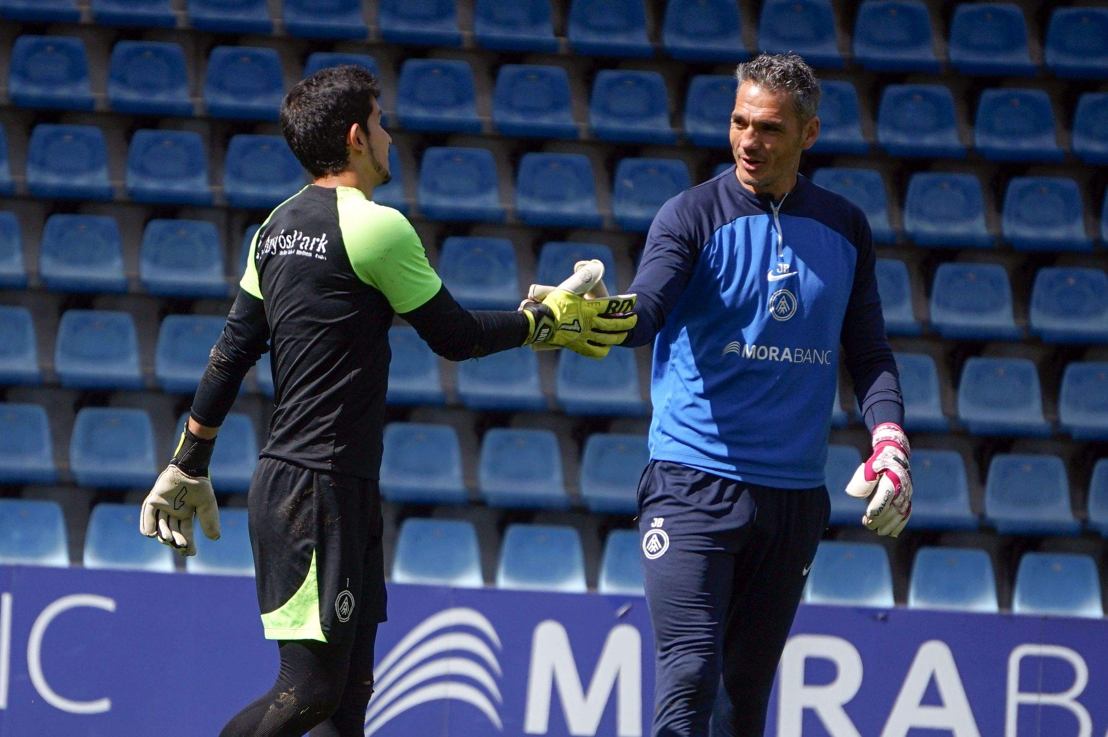 Jose Bermúdez, un dels tècnics de la casa, amb Nico Ratti en un dels darrers entrenaments.