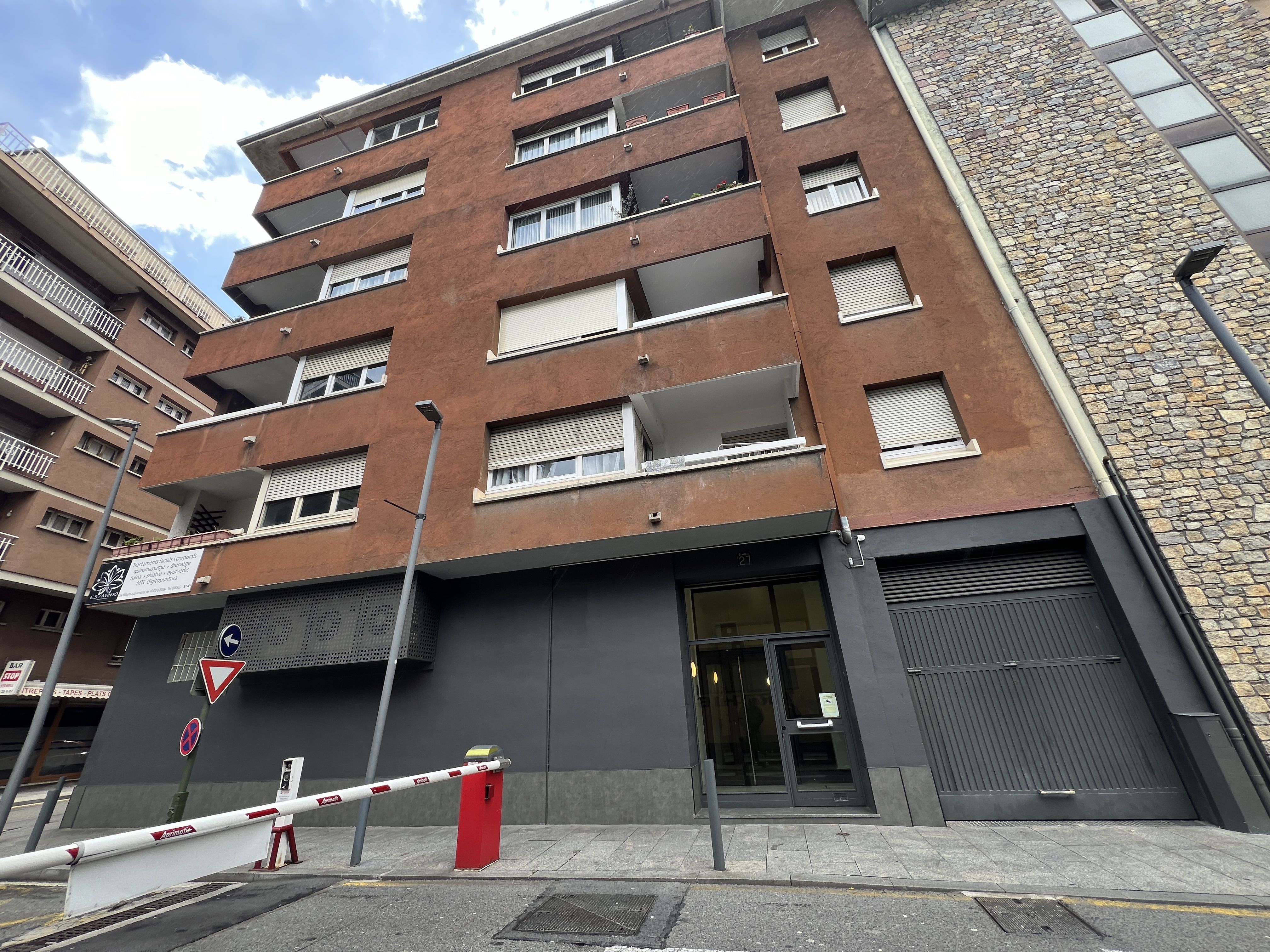 L'edifici on han viscut durant dècades els dos germans. L'edifici on han viscut durant dècades els dos germans.