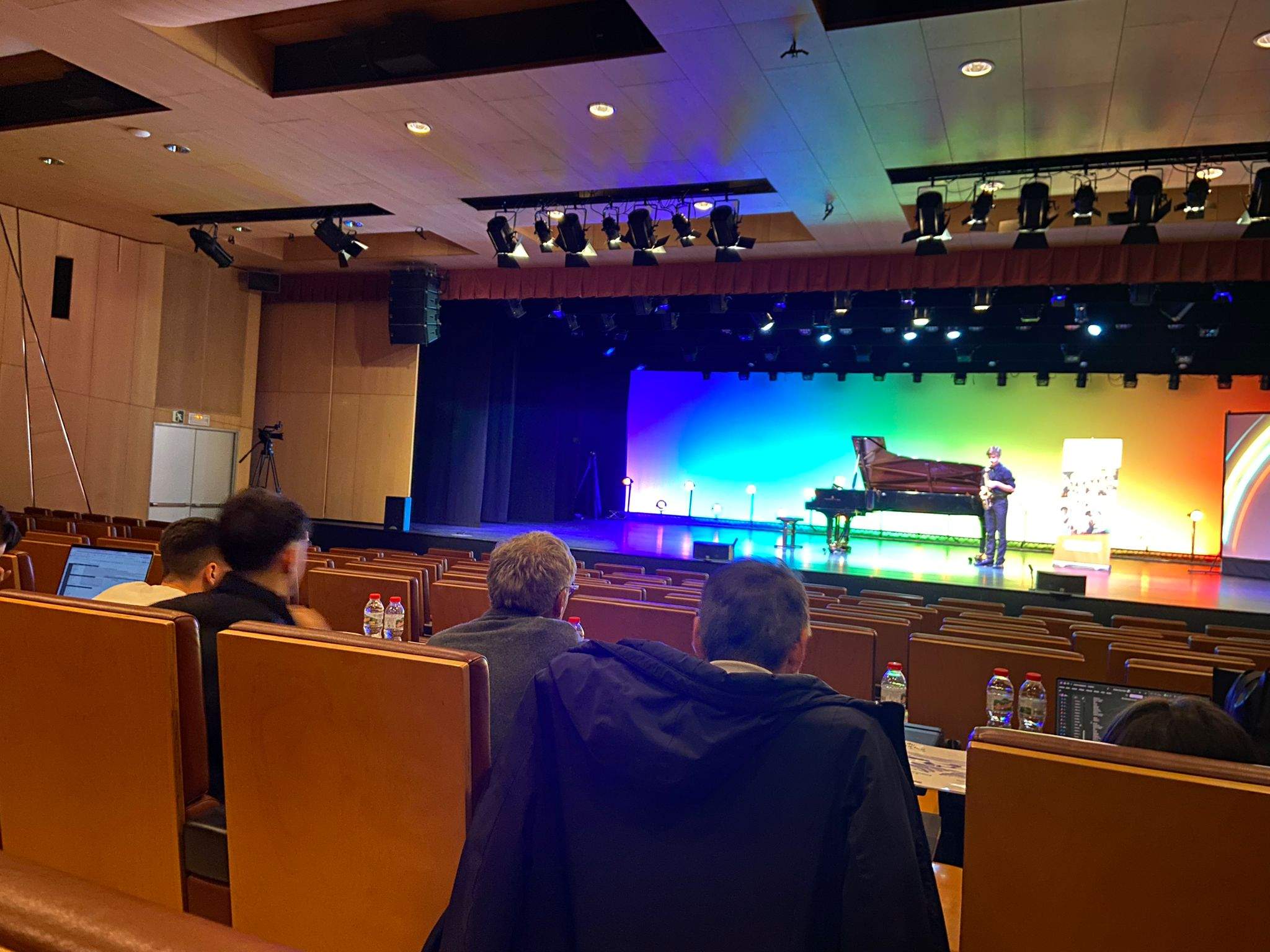 Imatge del jurat de la categoria D Youth Sax Fest. Imatge del jurat de la categoria D Youth Sax Fest.